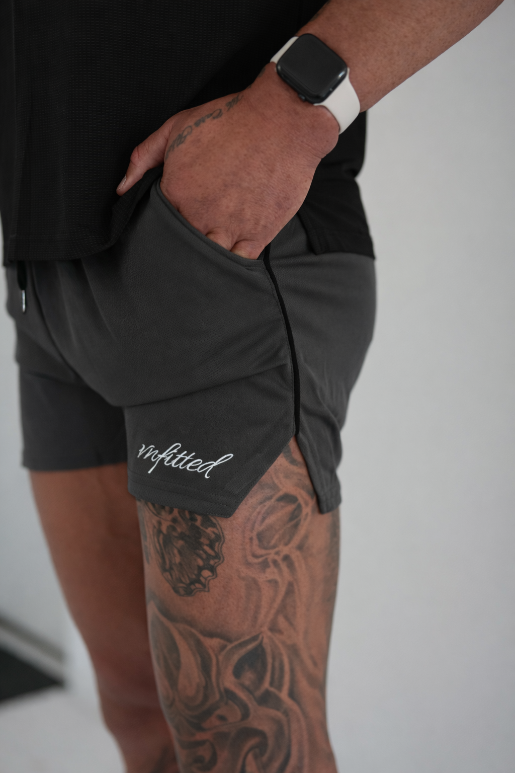 V ACTIVE MESH SHORTS