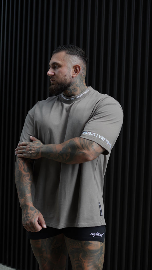 COLLAR EMB OVERSIZED TEE
