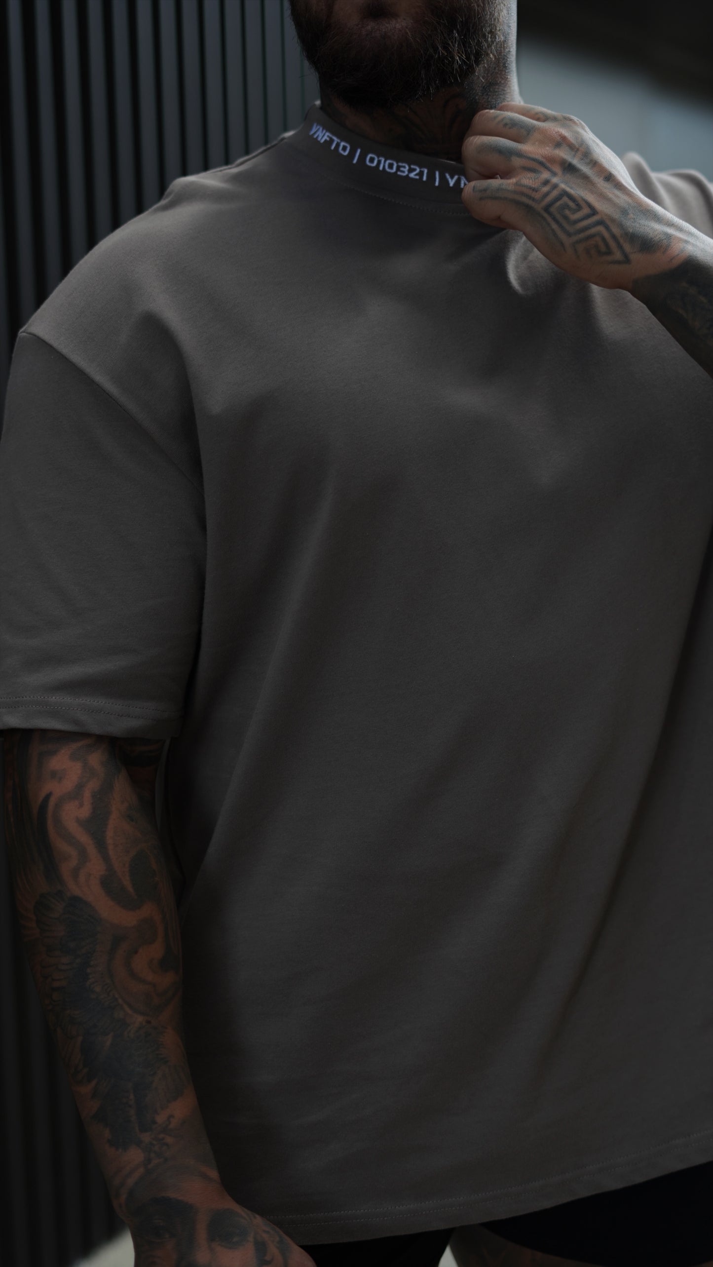 COLLAR EMB OVERSIZED TEE