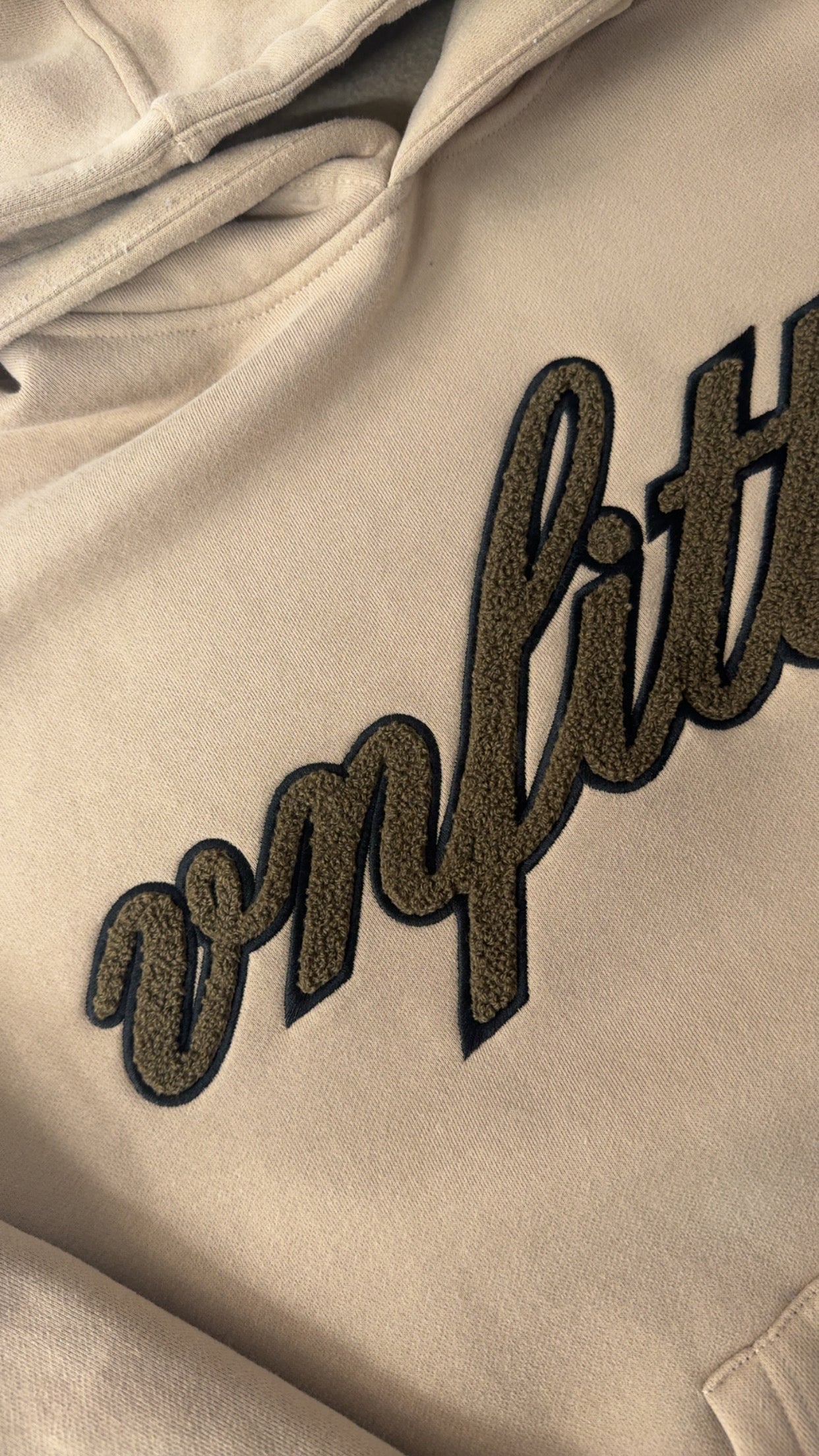 RUNNING EMBROIDERY HOODIE