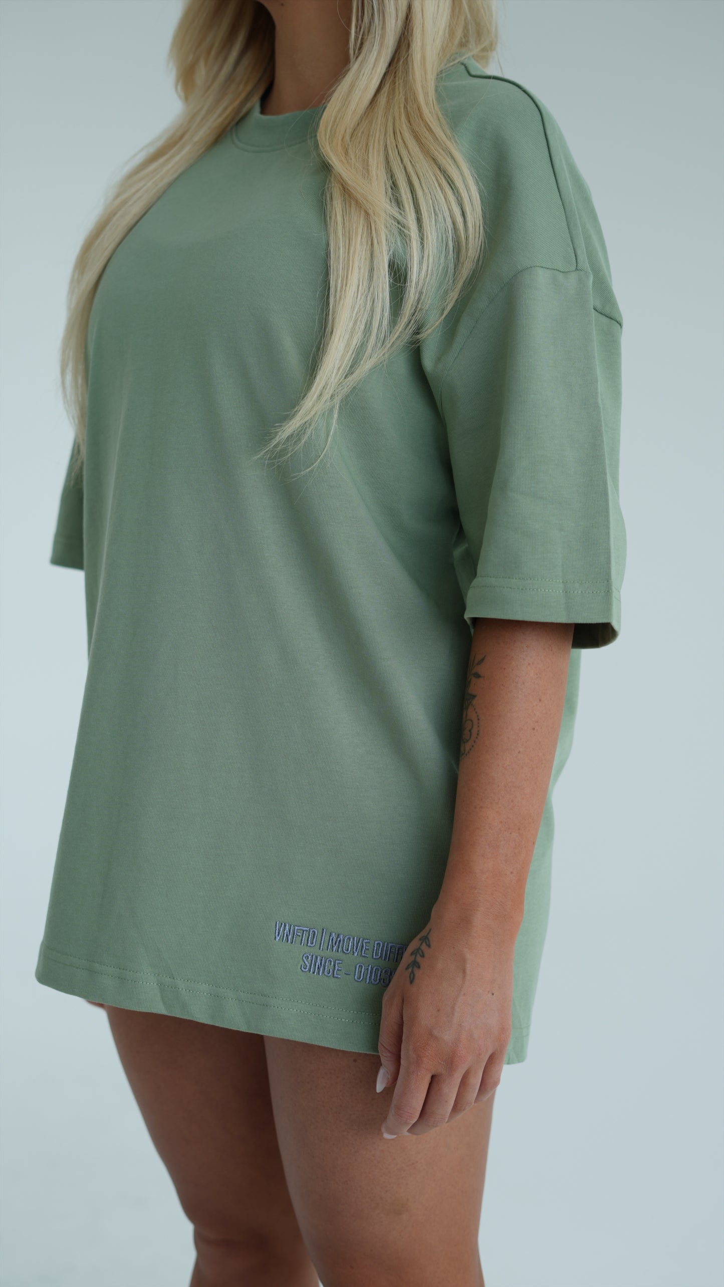 HEAVY MOVE DIFFERENT OVERSIZED TEE