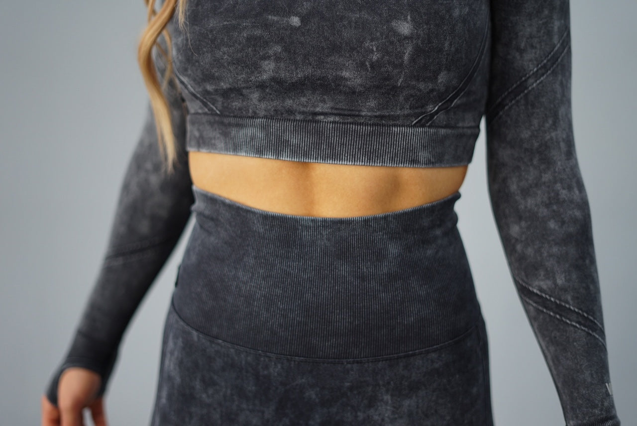 STORM SEAMLESS LONGSLEEVE TOP ACID WASHED CHARCOAL