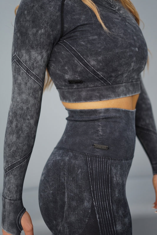 STORM SEAMLESS LONGSLEEVE TOP ACID WASHED CHARCOAL