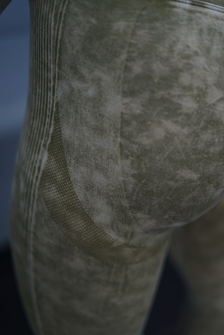 STORM SEAMLESS SCRUNCH LEGGINGS ACID WASHED SAGE GREEN