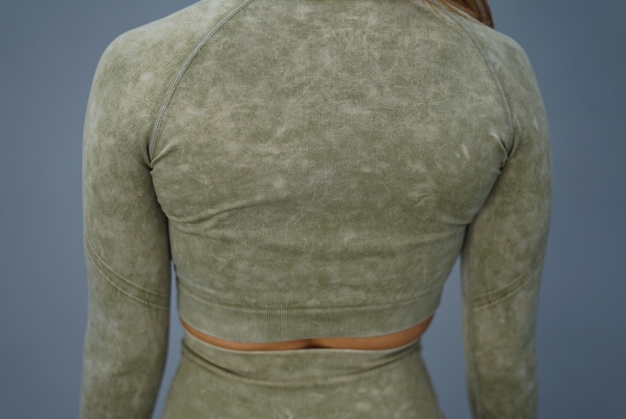 STORM SEAMLESS LONGSLEEVE TOP ACID WASHED SAGE GREEN