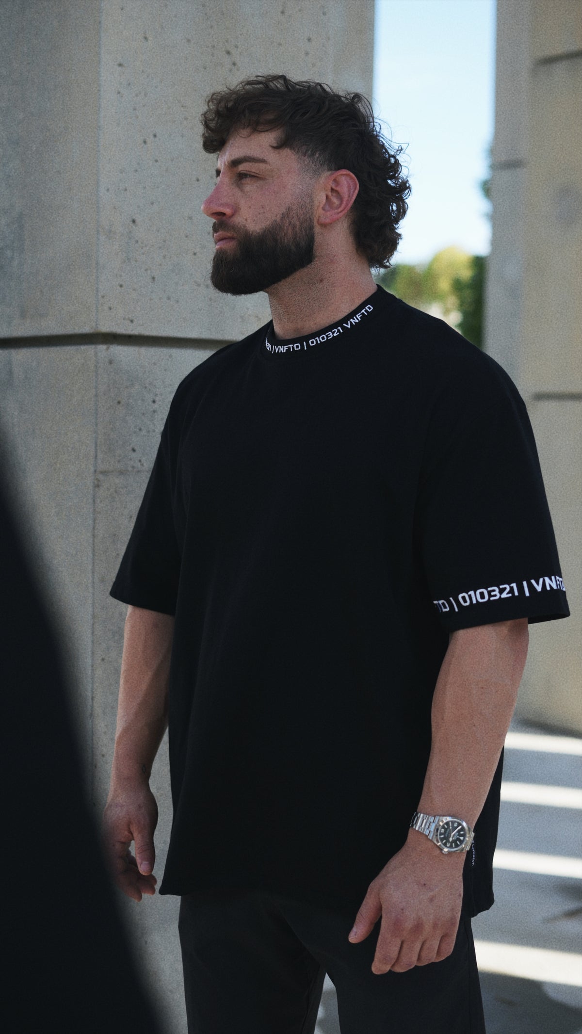 COLLAR EMB OVERSIZED TEE