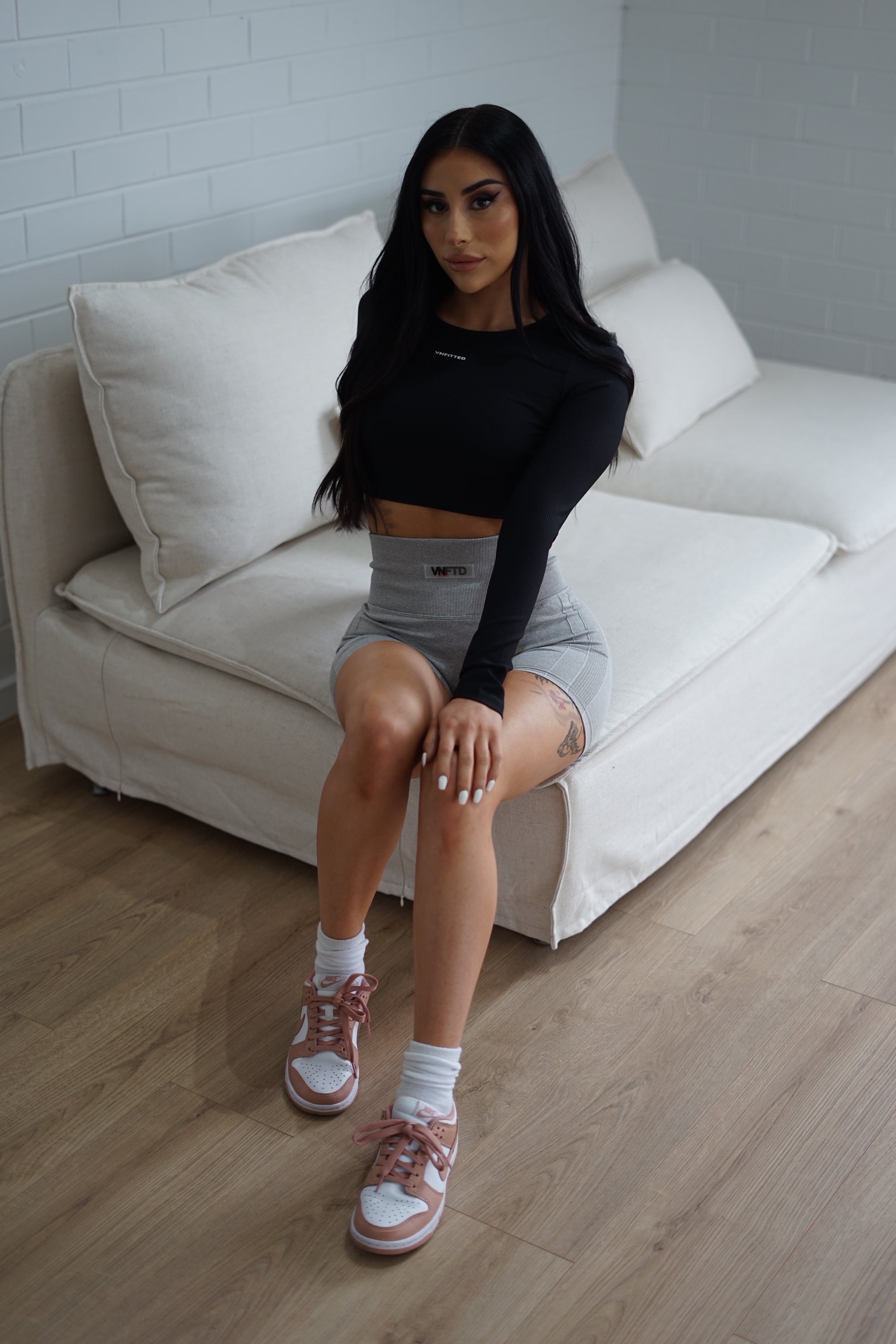 AFFINITY SCRUNCH SHORTS