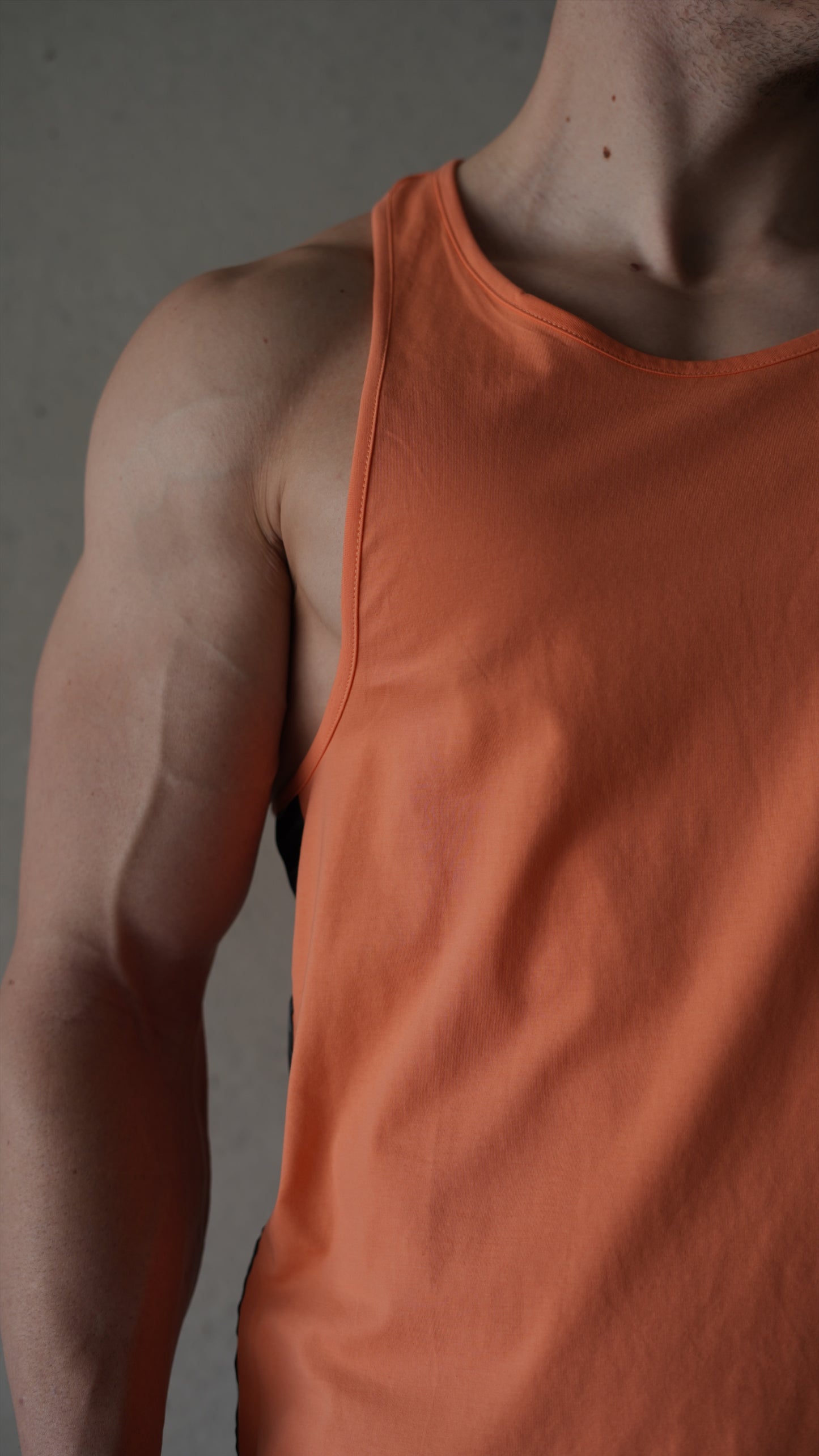 SIGNATURE FITTED SINGLET