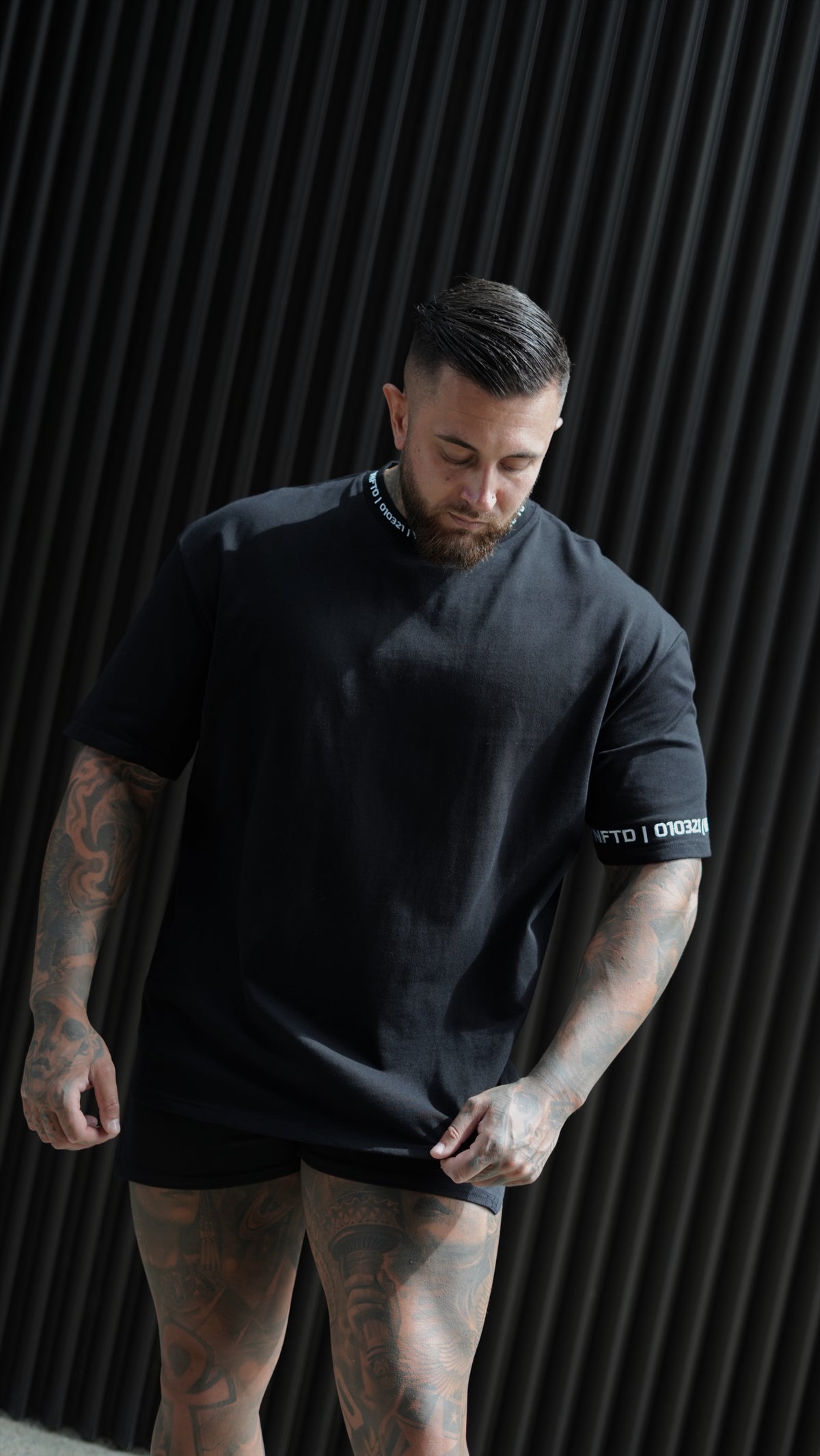 COLLAR EMB OVERSIZED TEE