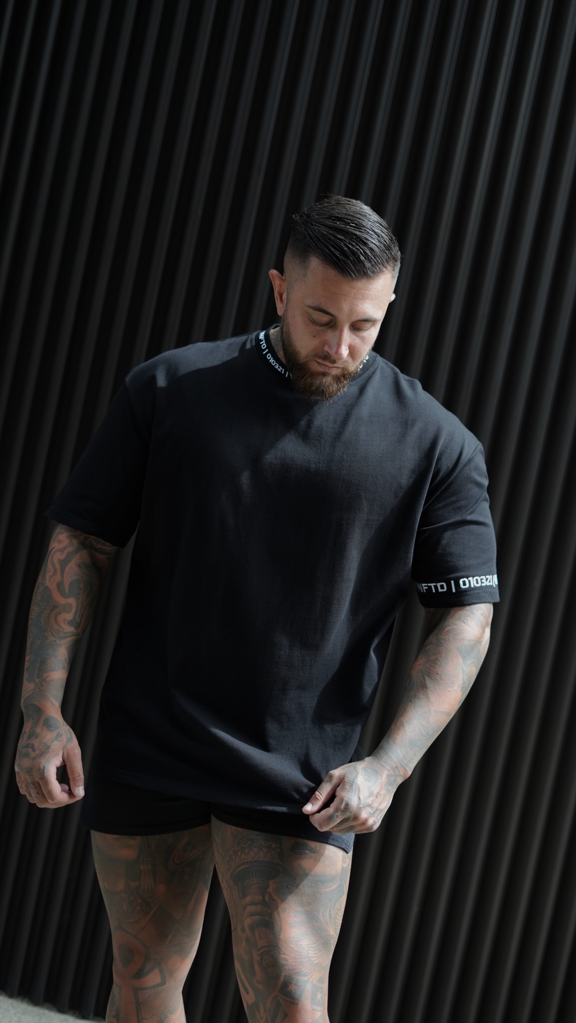 COLLAR EMB OVERSIZED TEE