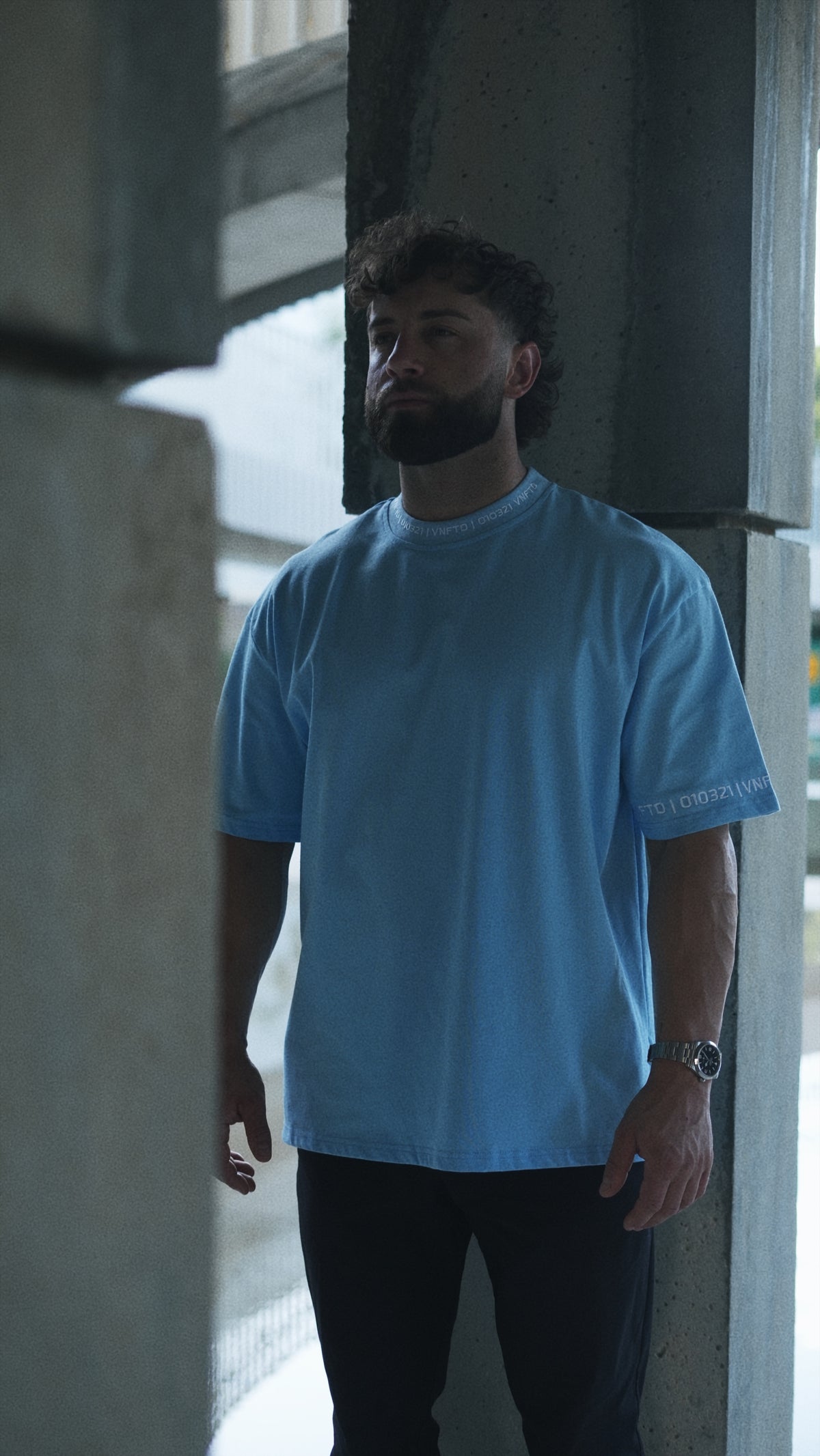 COLLAR EMB OVERSIZED TEE