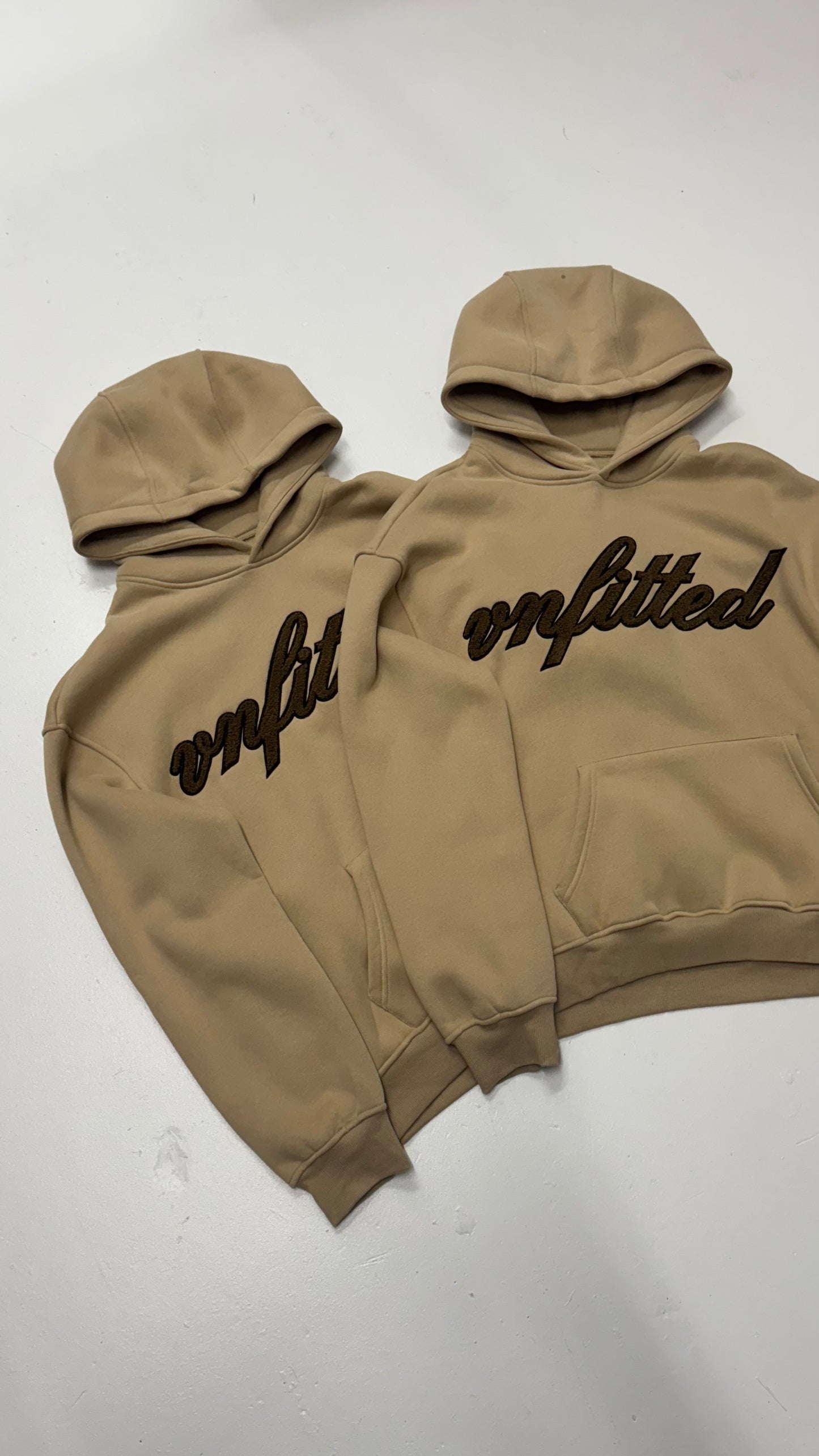 RUNNING EMBROIDERY HOODIE