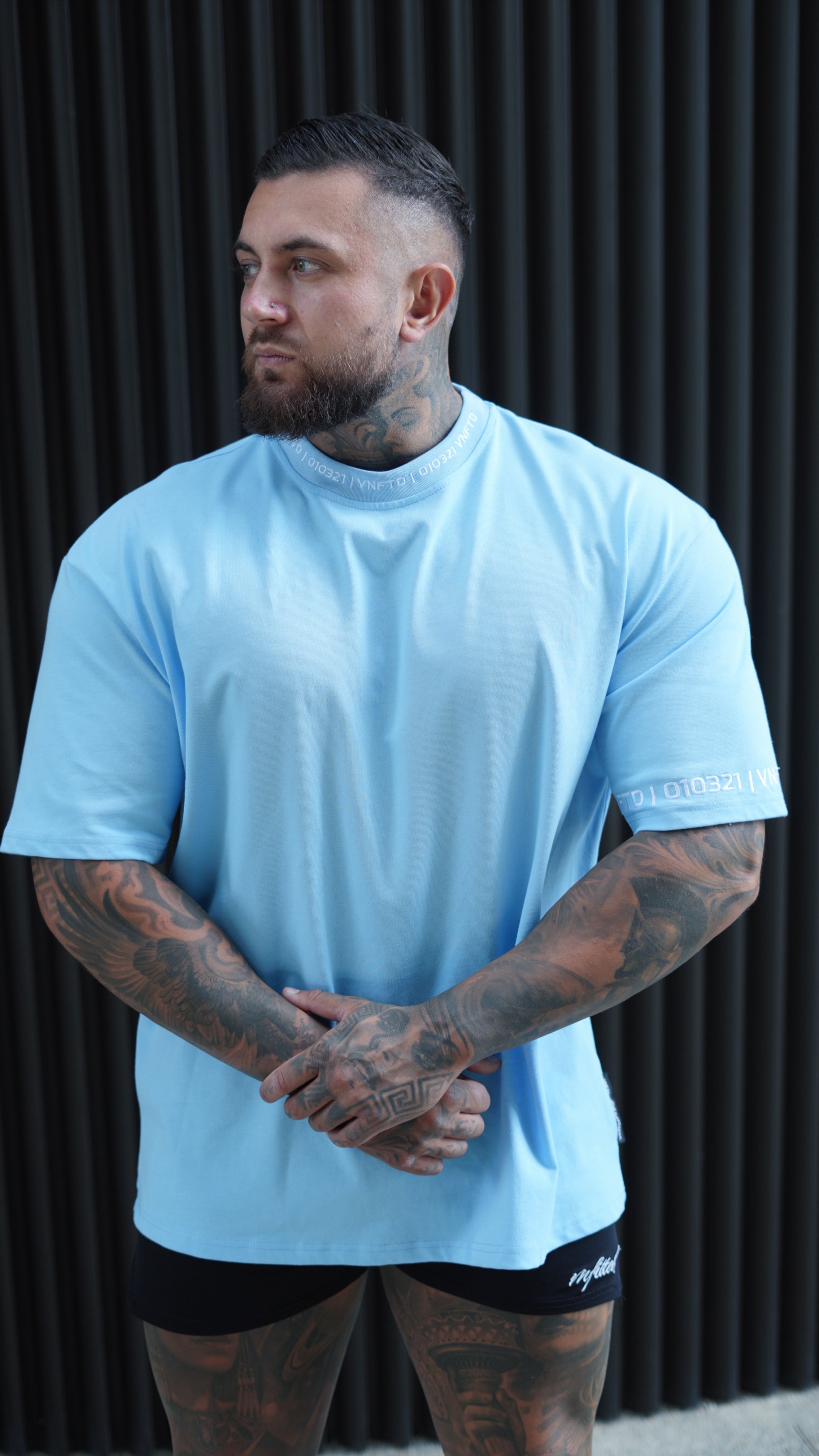 COLLAR EMB OVERSIZED TEE