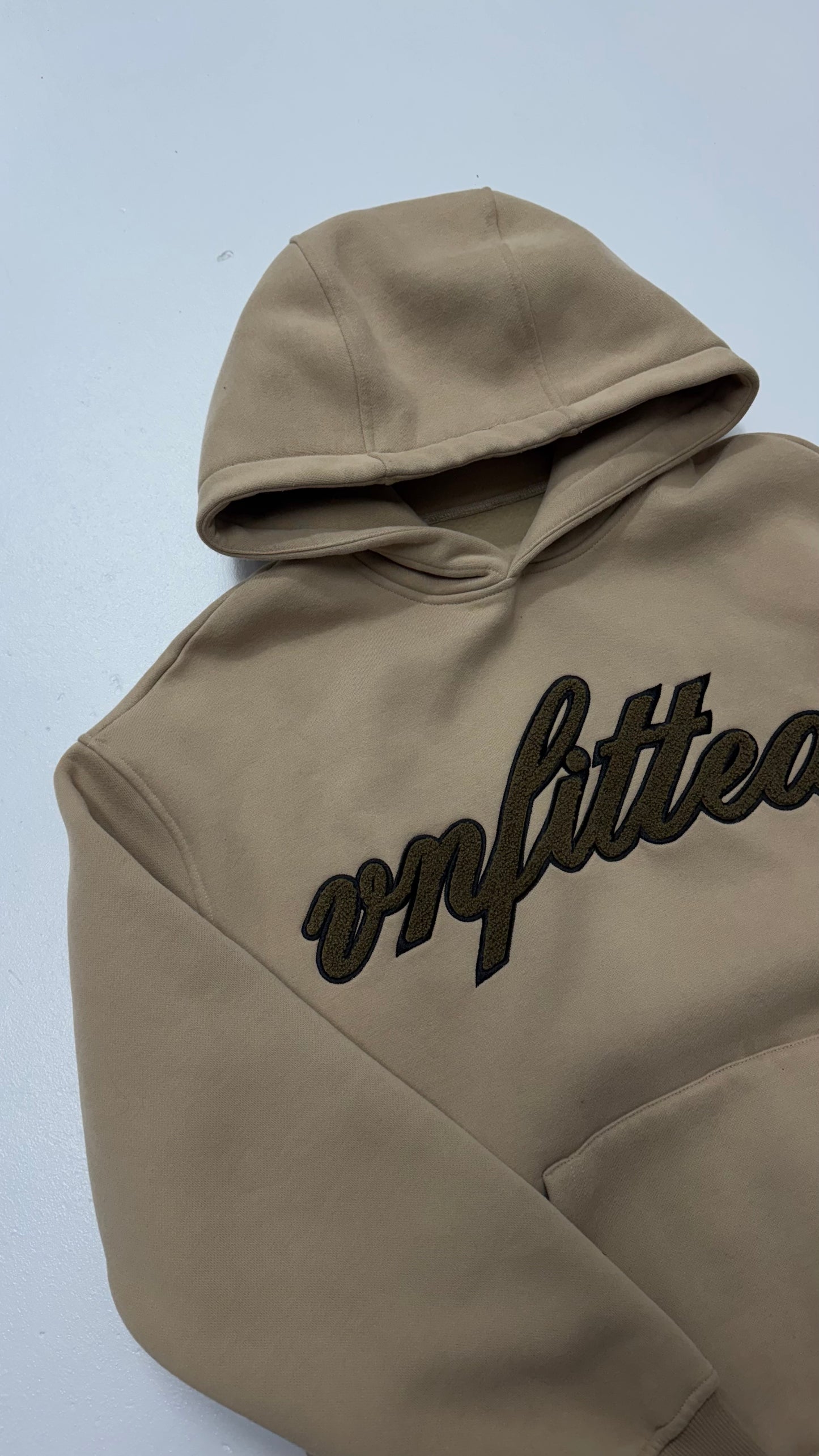 RUNNING EMBROIDERY HOODIE