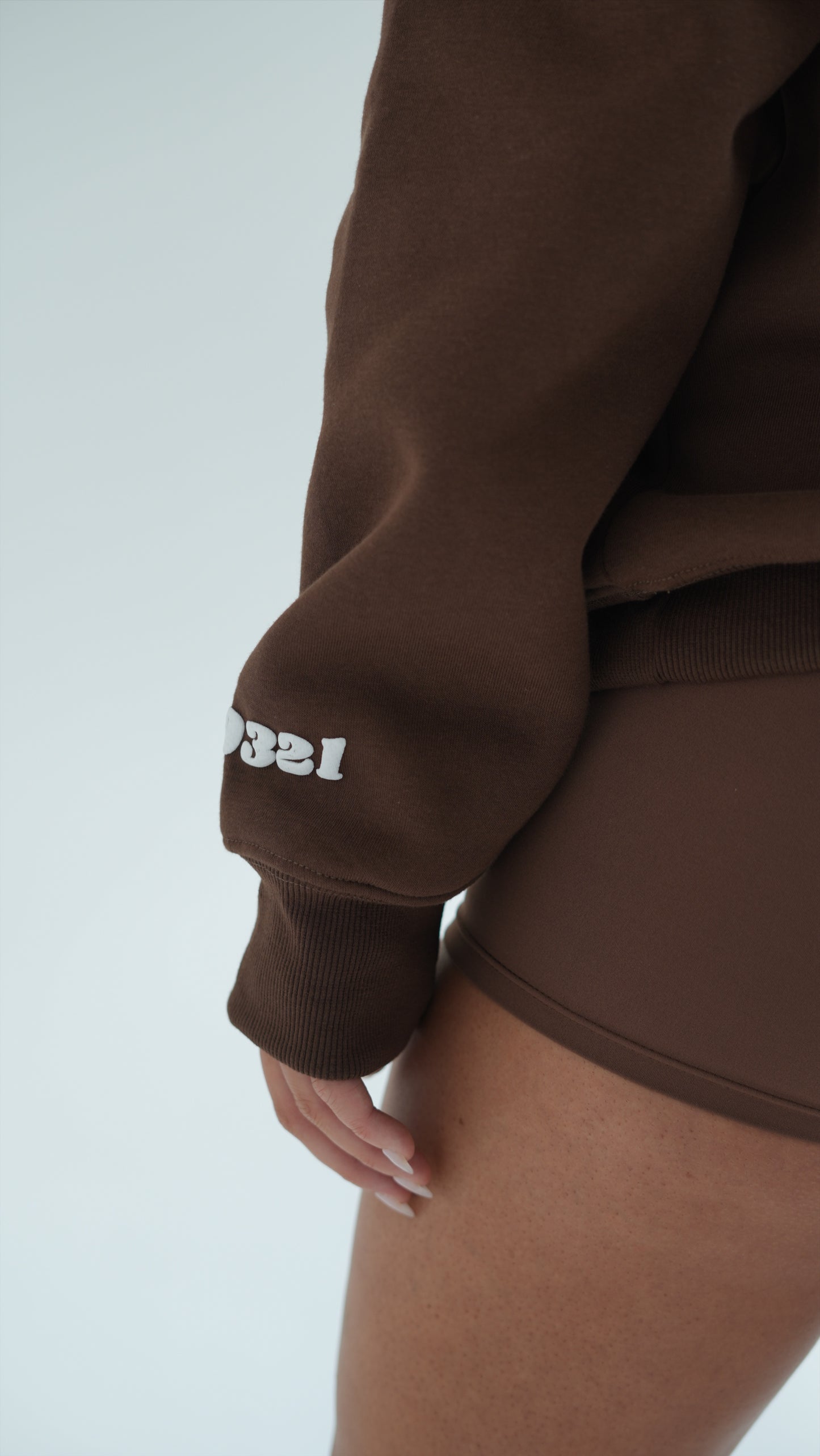 COMFORT ESSENTIAL HOODIE