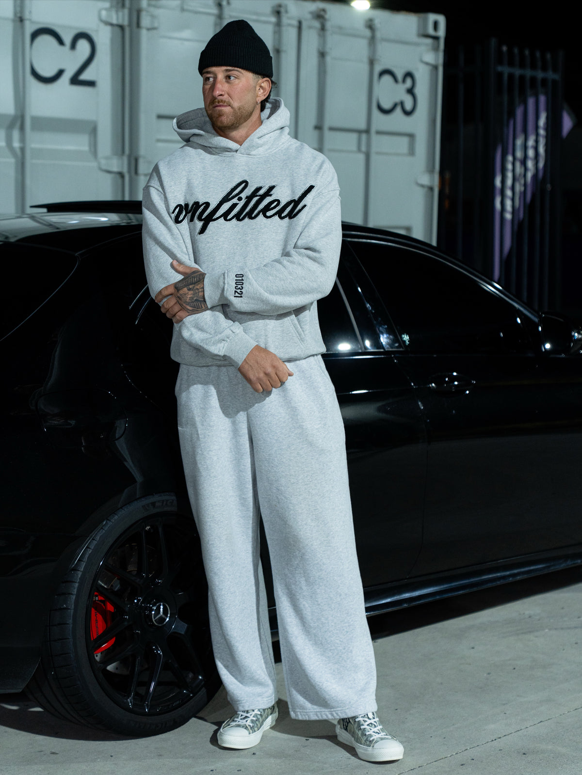 RUNNING EMBROIDERY HOODIE