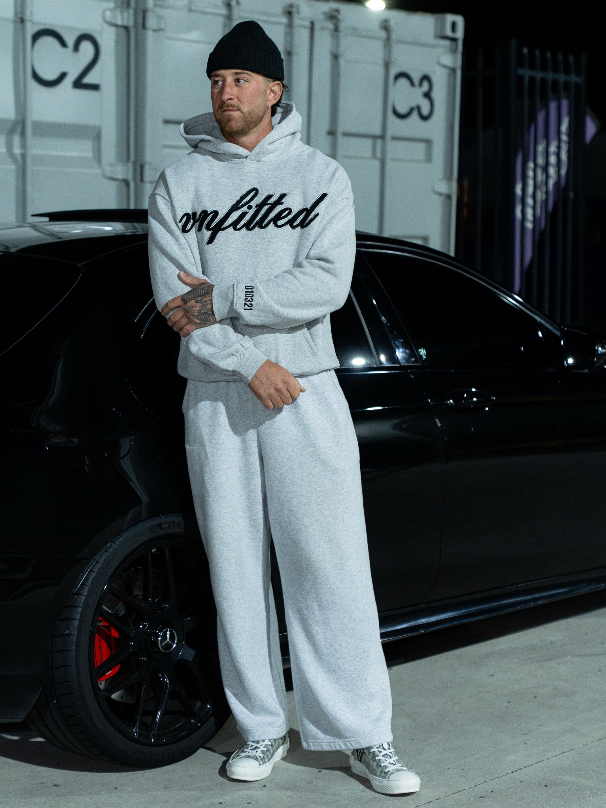 RUNNING EMBROIDERY HOODIE