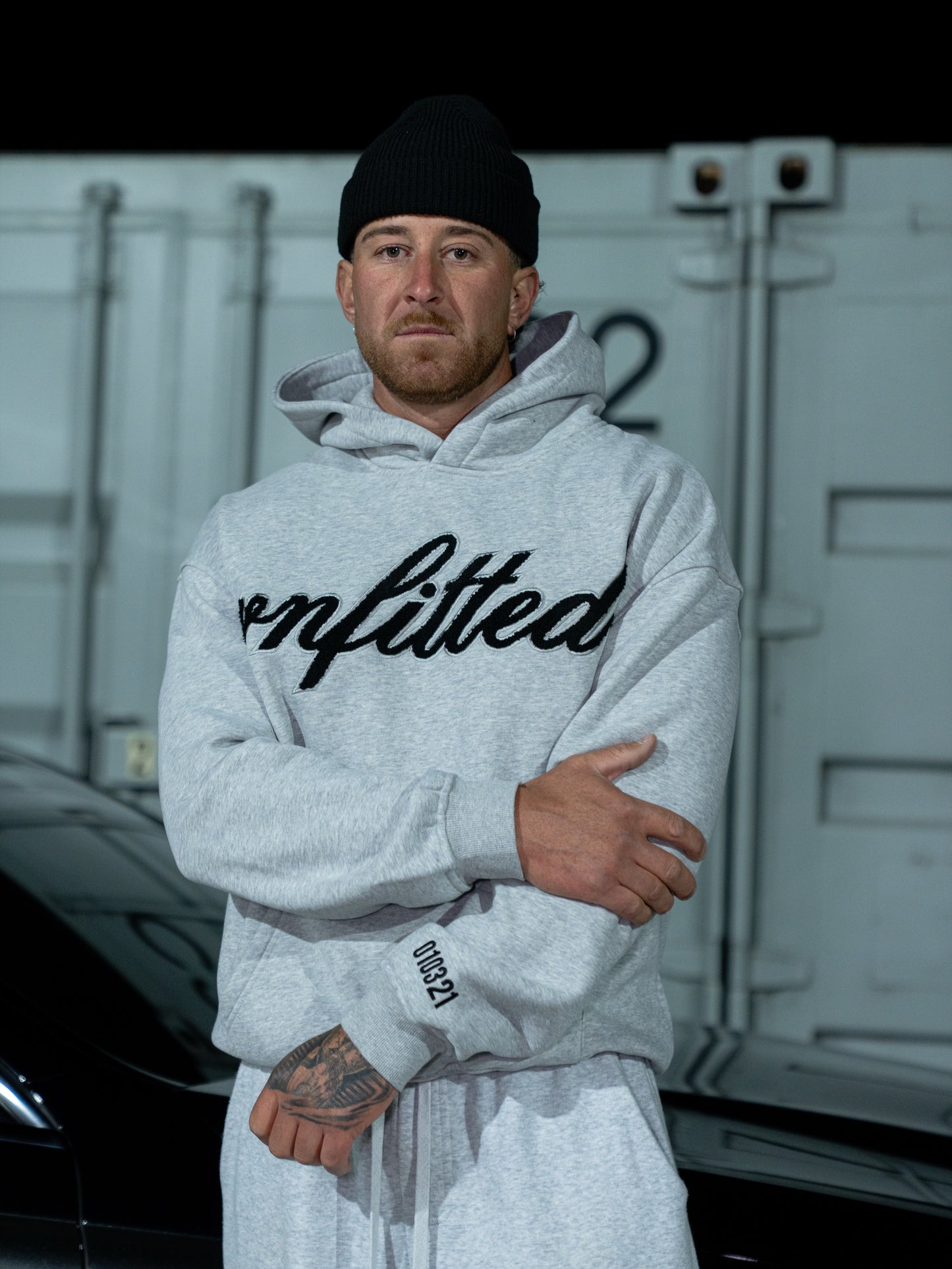 RUNNING EMBROIDERY HOODIE
