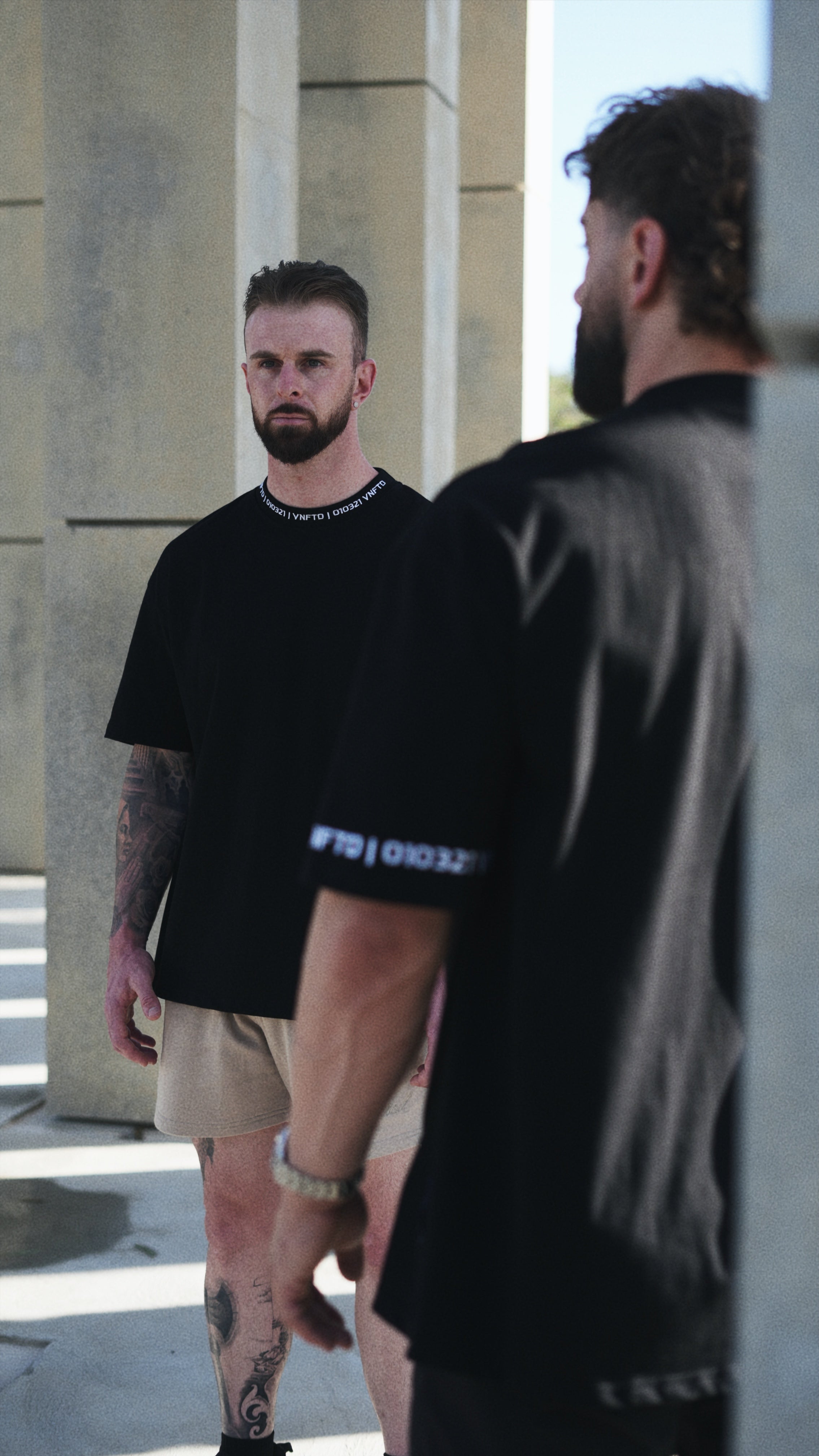 COLLAR EMB OVERSIZED TEE