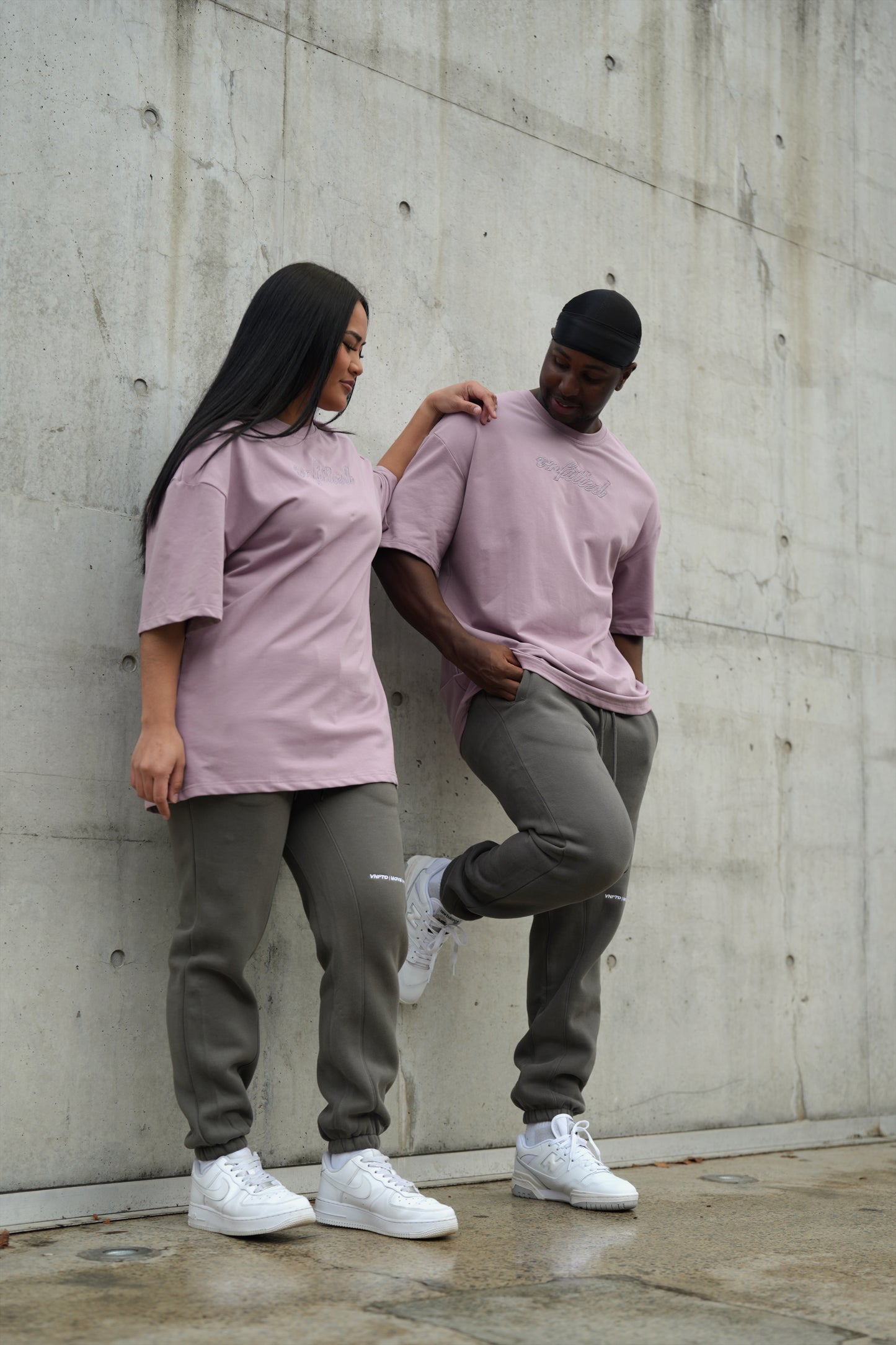 RUNNING EMB OVERSIZED TEE