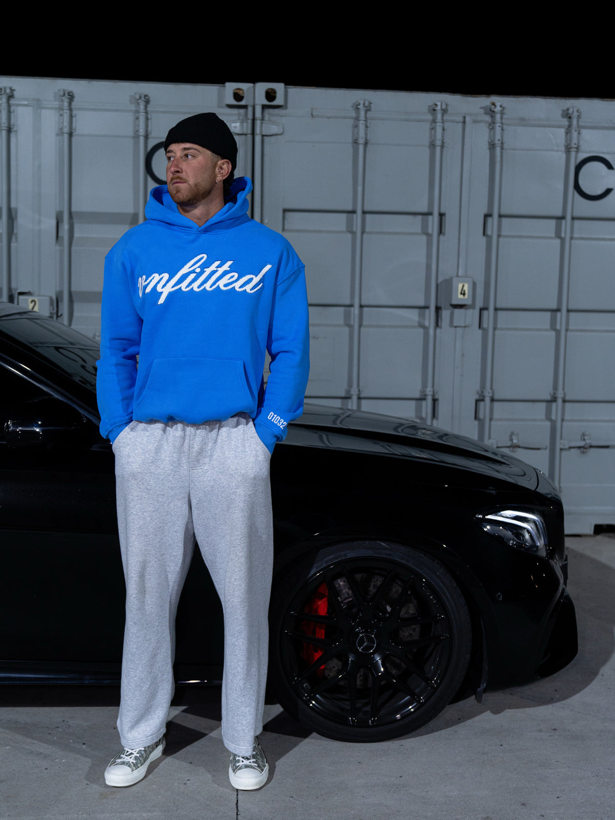 RUNNING EMBROIDERY HOODIE