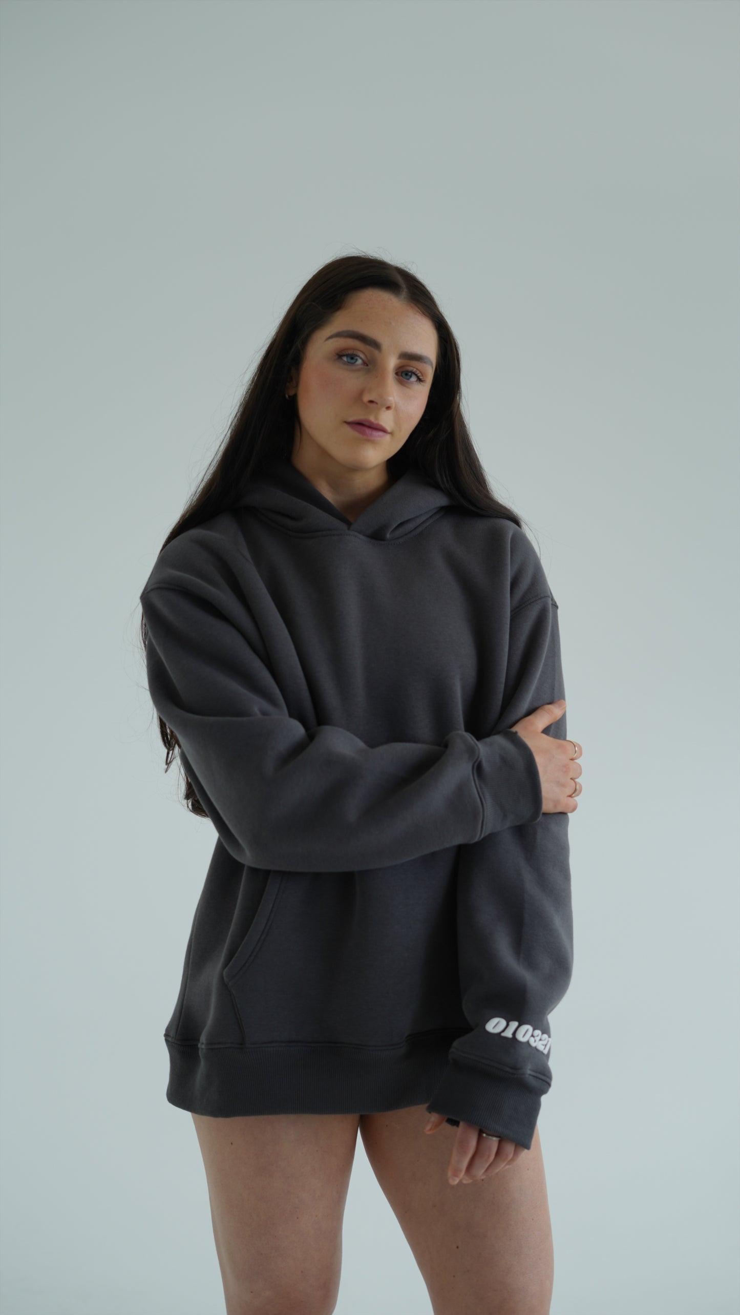 COMFORT ESSENTIAL HOODIE