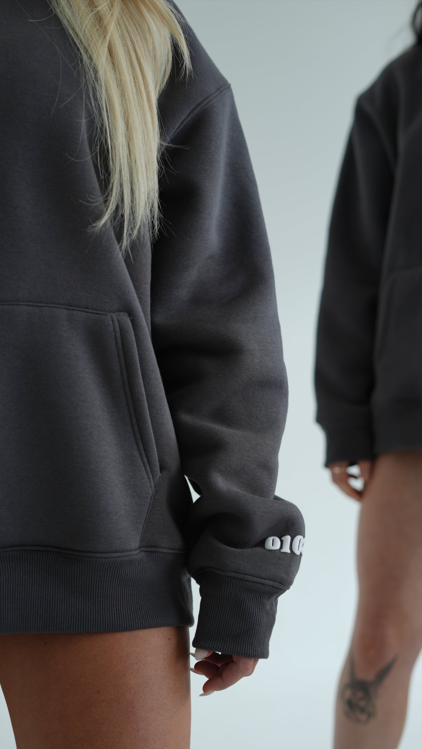 COMFORT ESSENTIAL HOODIE