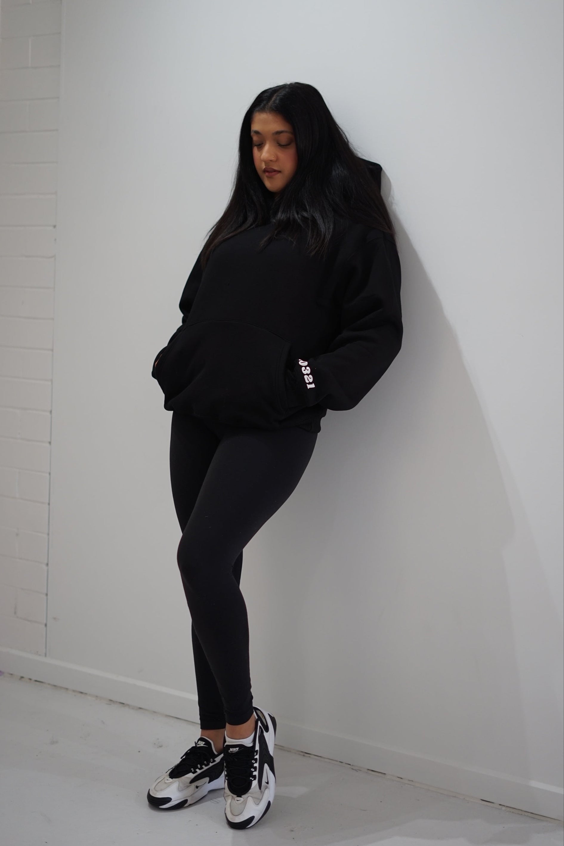 COMFORT ESSENTIAL HOODIE