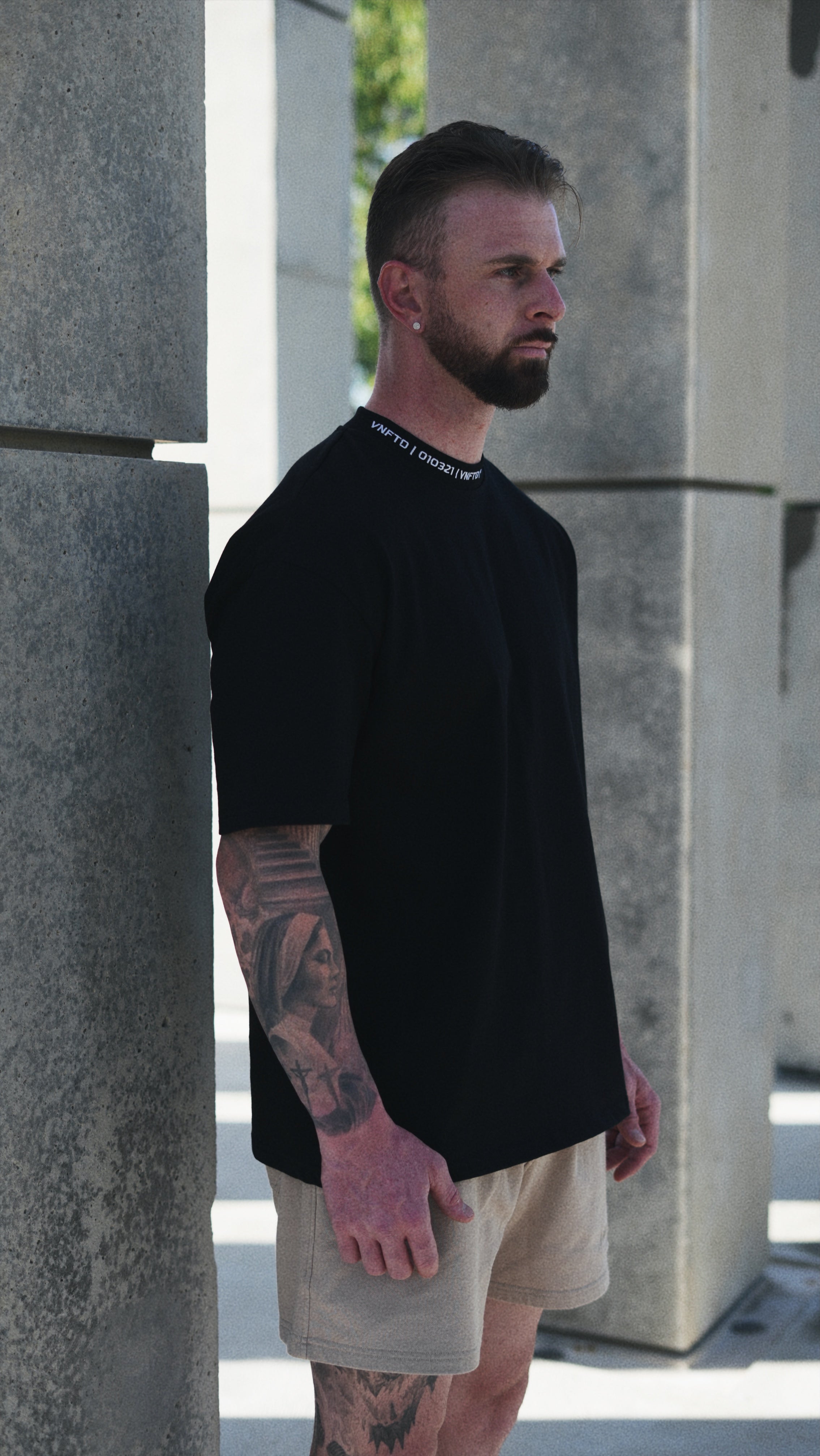 COLLAR EMB OVERSIZED TEE