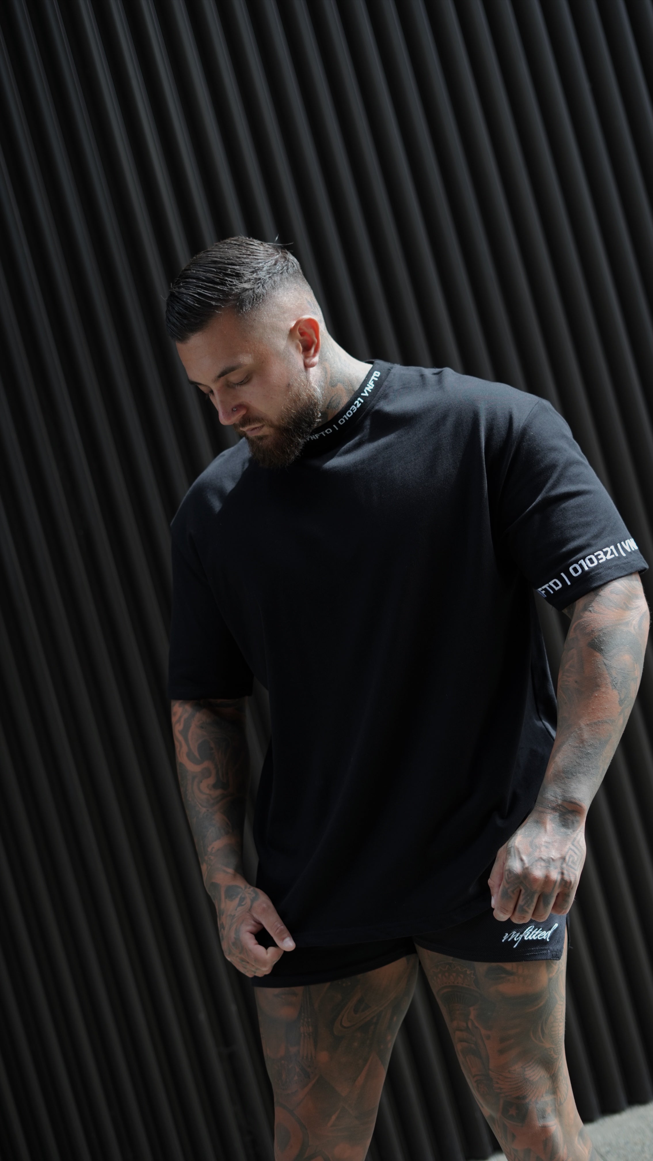 COLLAR EMB OVERSIZED TEE