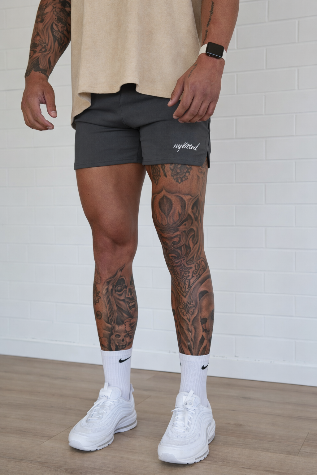 V ACTIVE MESH SHORTS