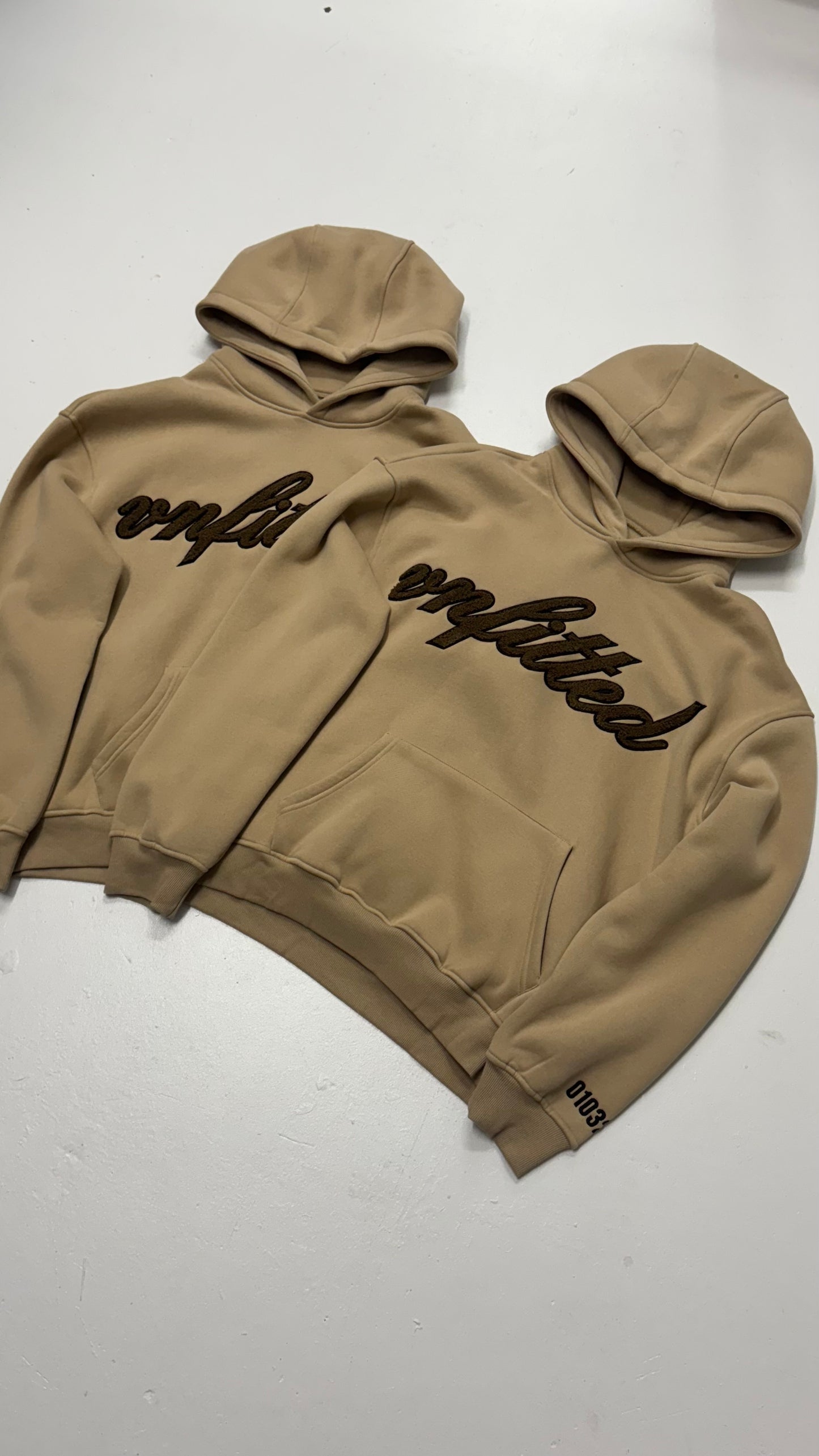 RUNNING EMBROIDERY HOODIE