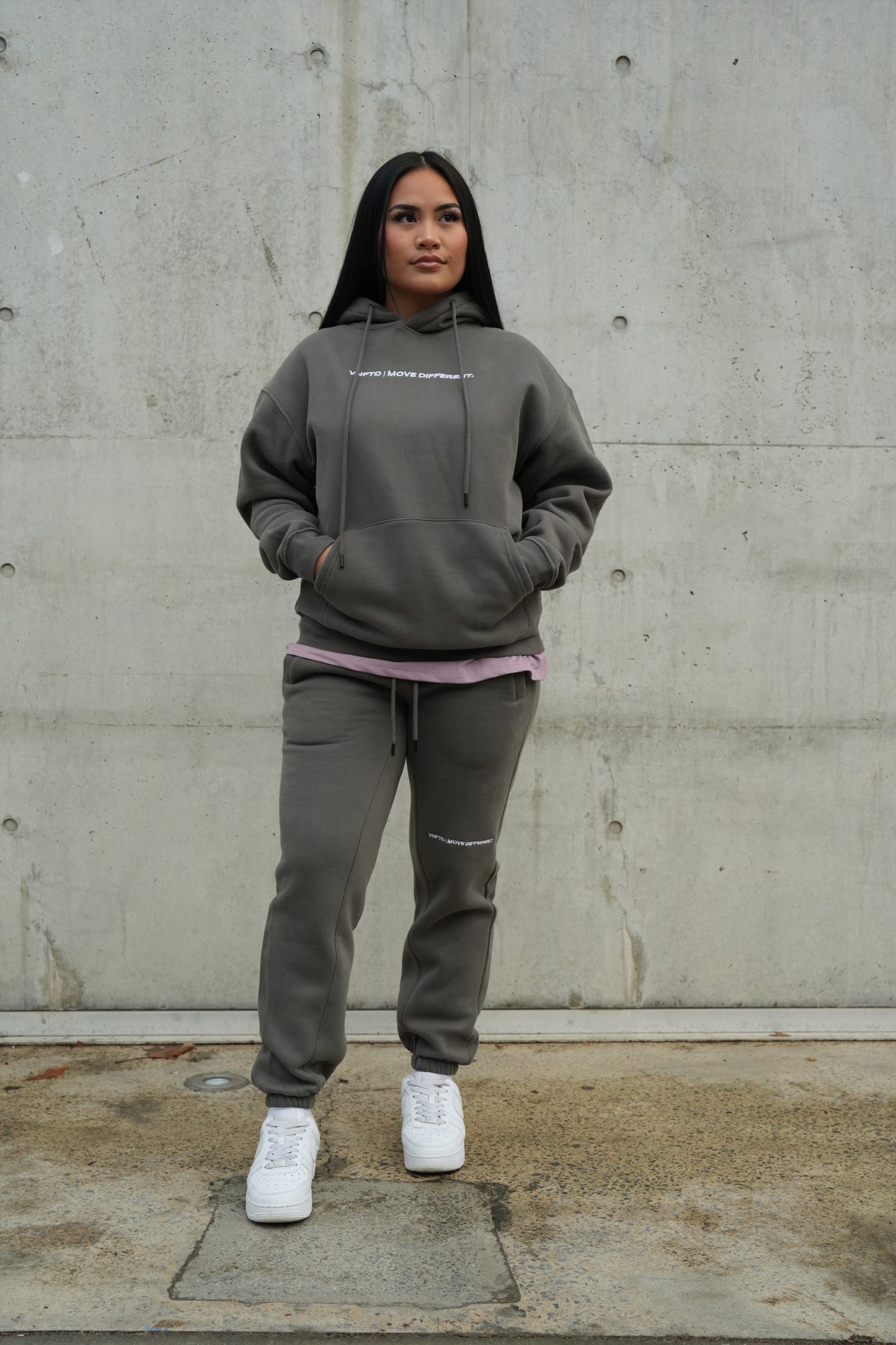 HEAVY BASIC MOVE DIFFERENT TRACKPANTS