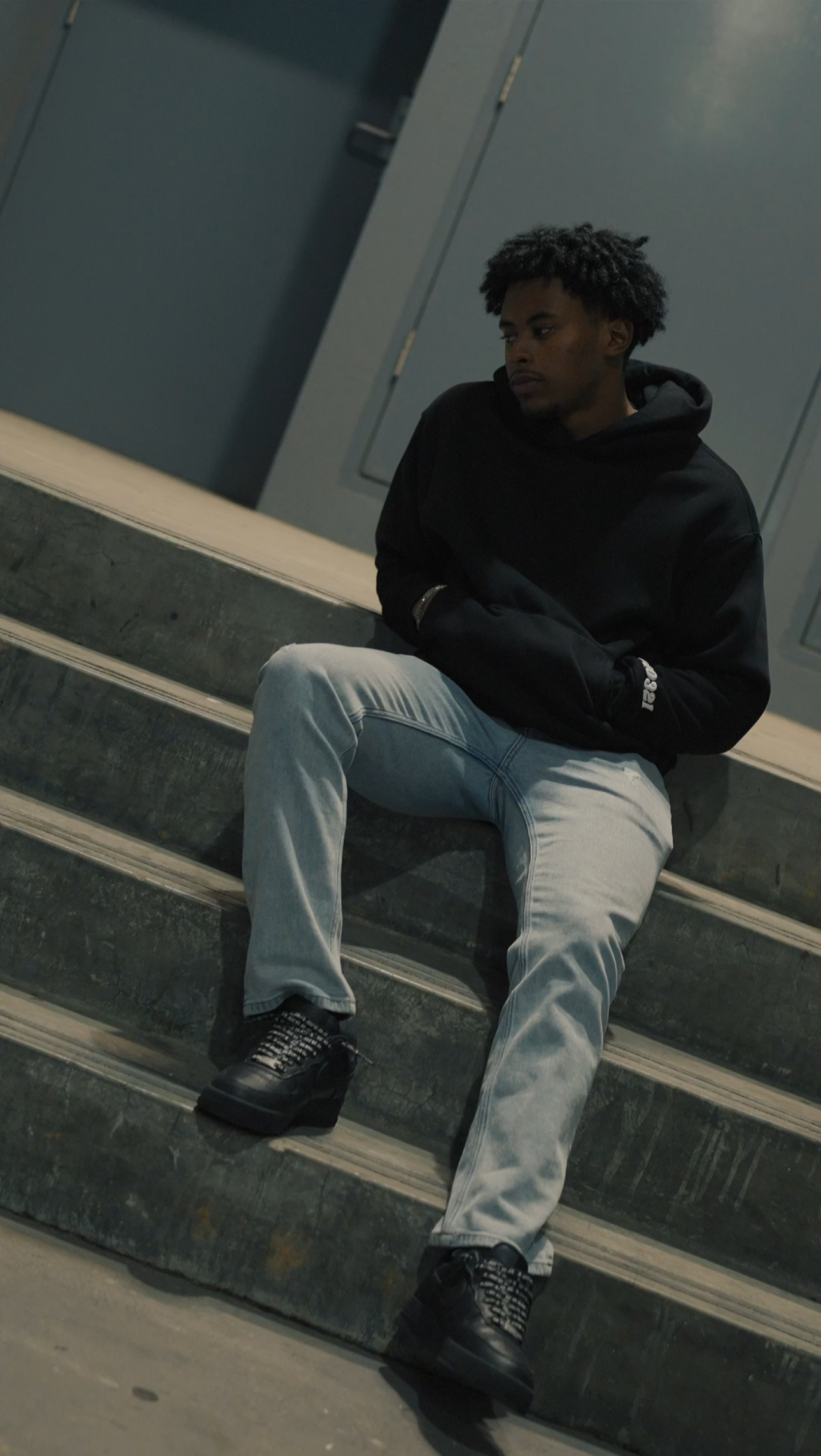 COMFORT ESSENTIAL HOODIE