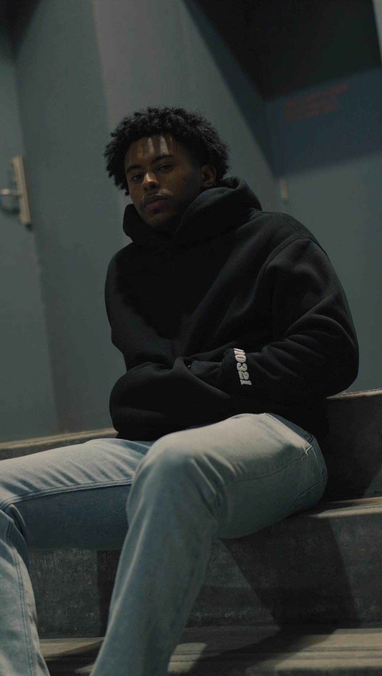 COMFORT ESSENTIAL HOODIE