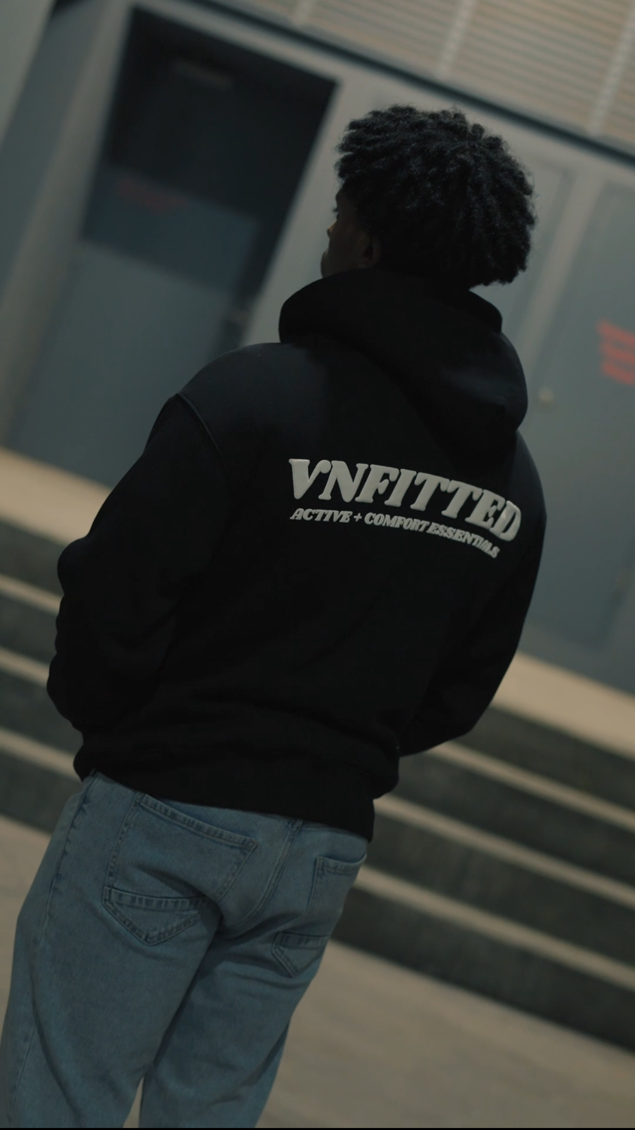 COMFORT ESSENTIAL HOODIE