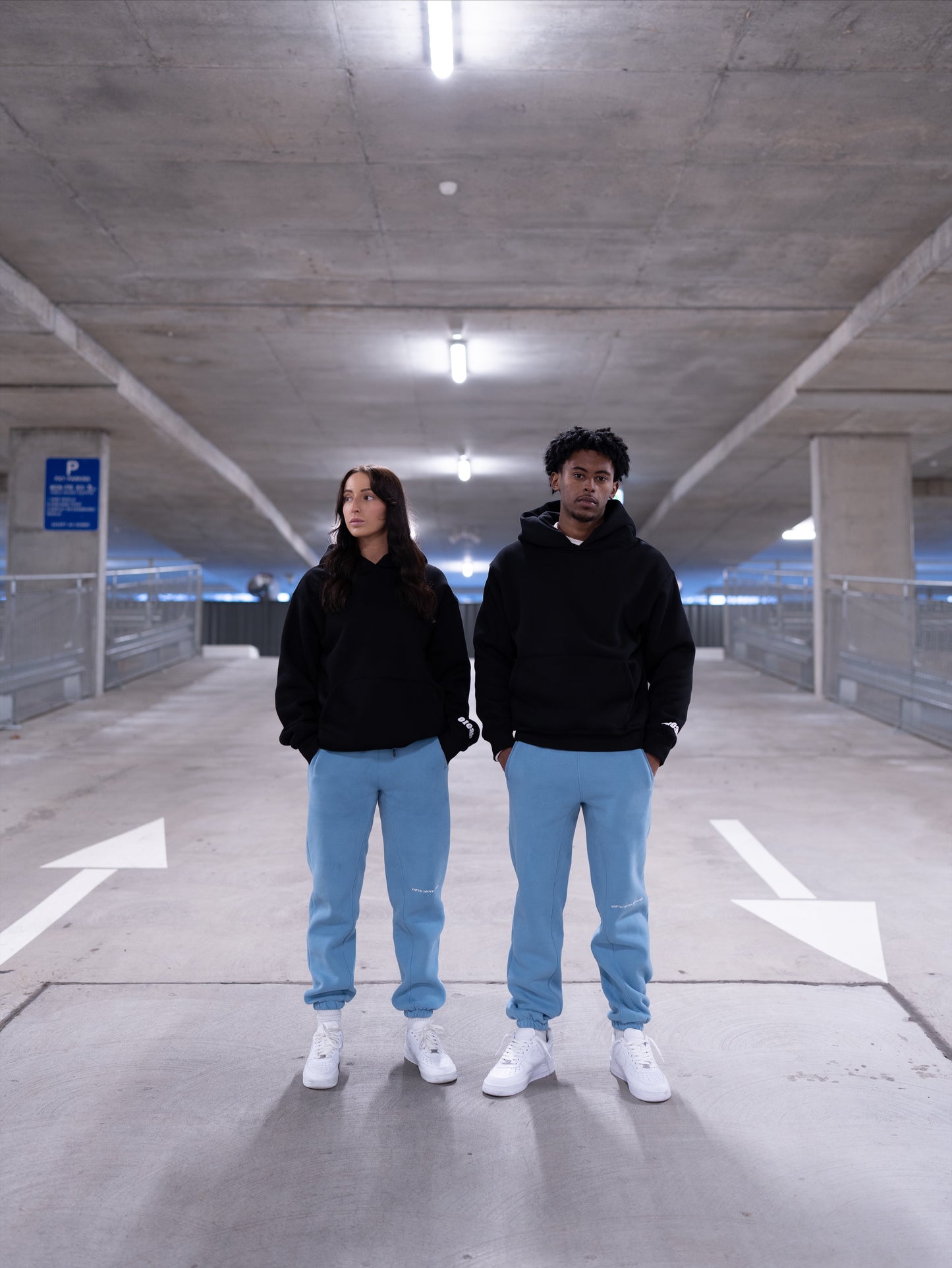 COMFORT ESSENTIAL HOODIE