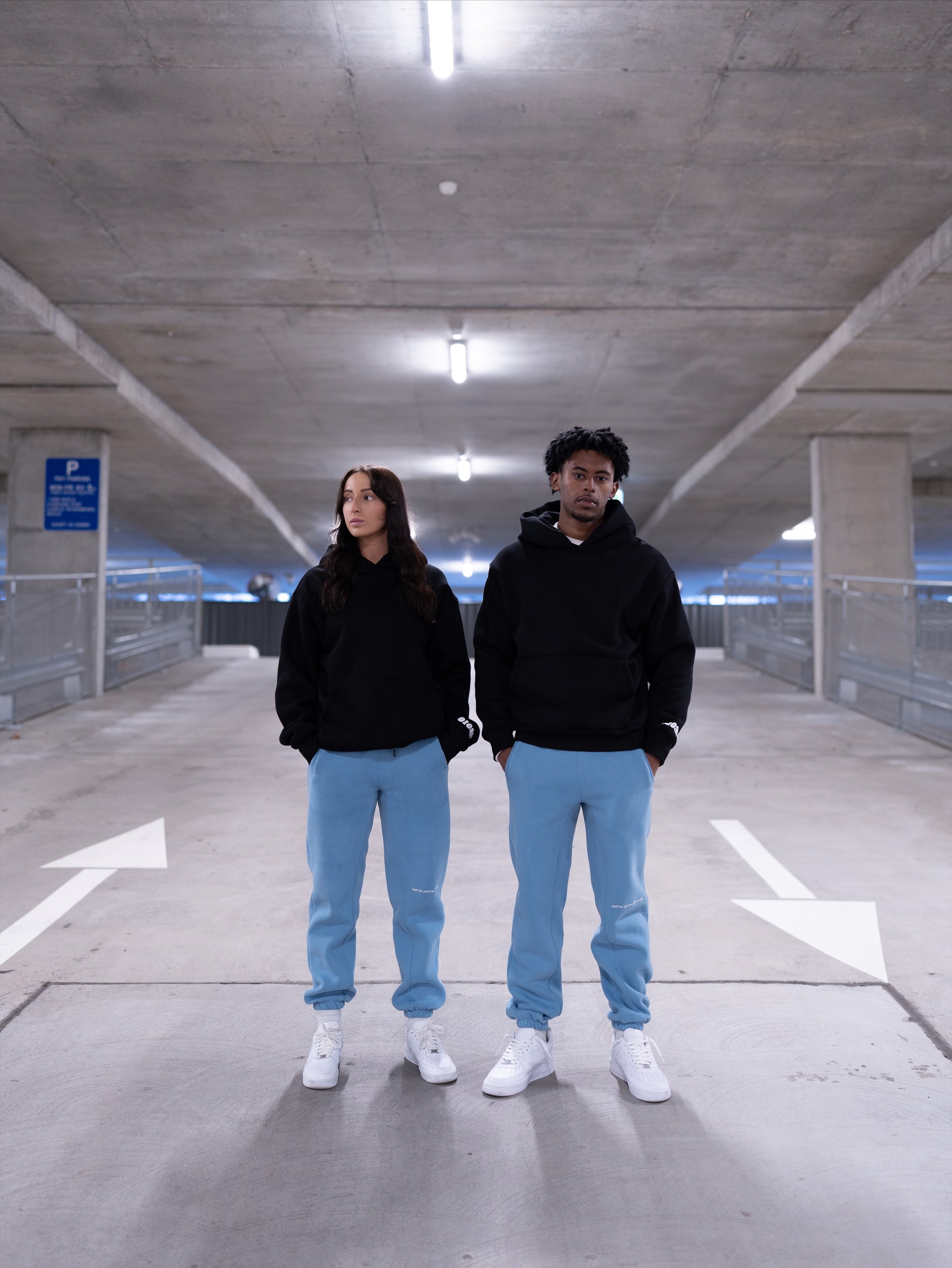 COMFORT ESSENTIAL HOODIE