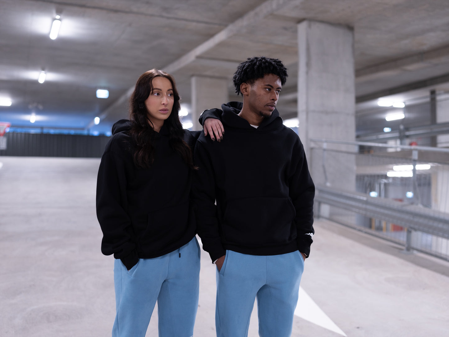 COMFORT ESSENTIAL HOODIE