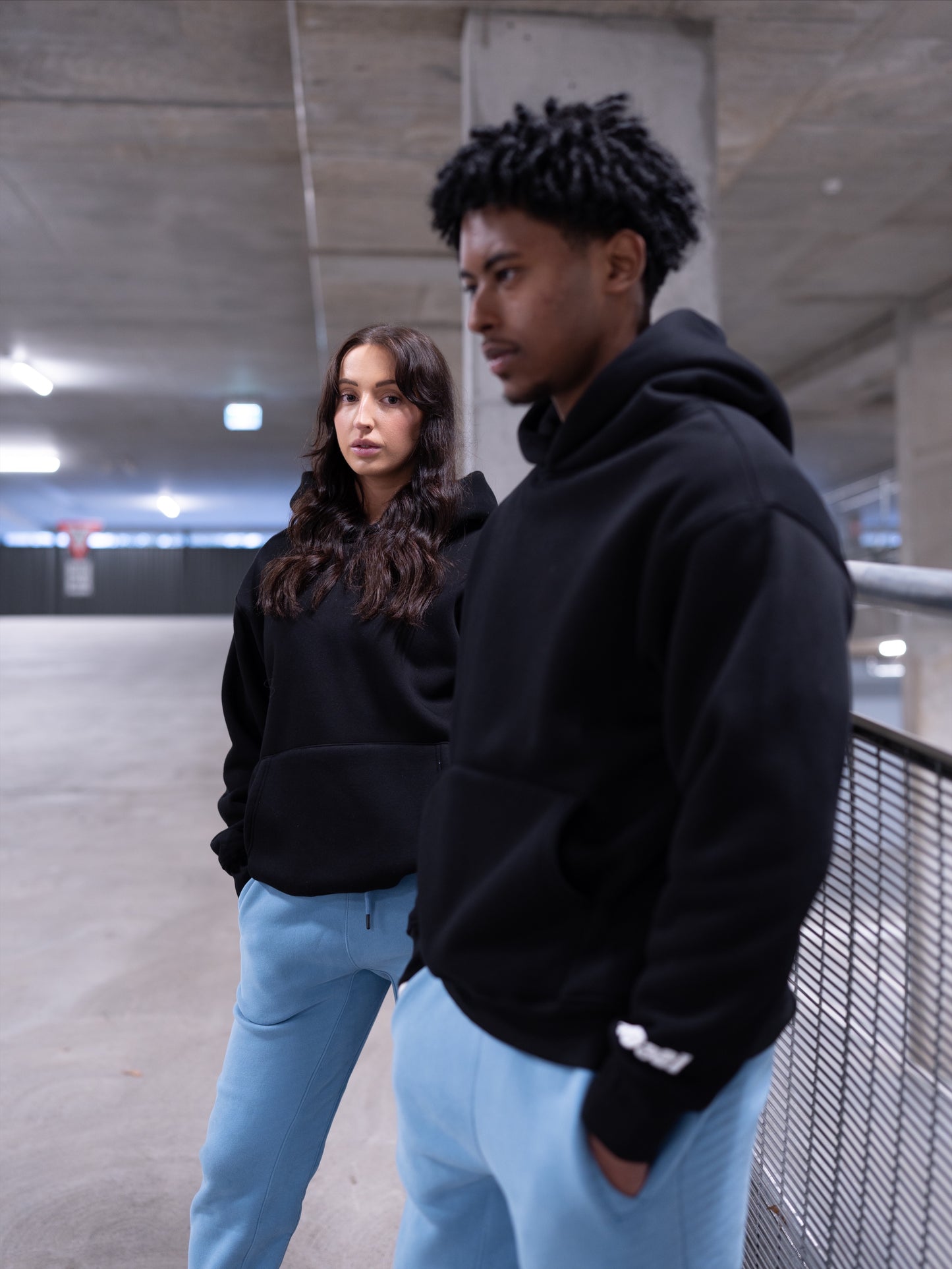 COMFORT ESSENTIAL HOODIE