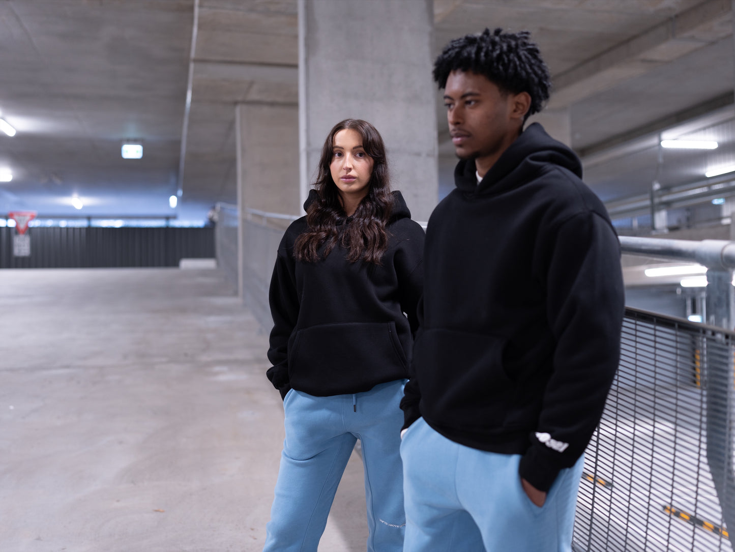 COMFORT ESSENTIAL HOODIE