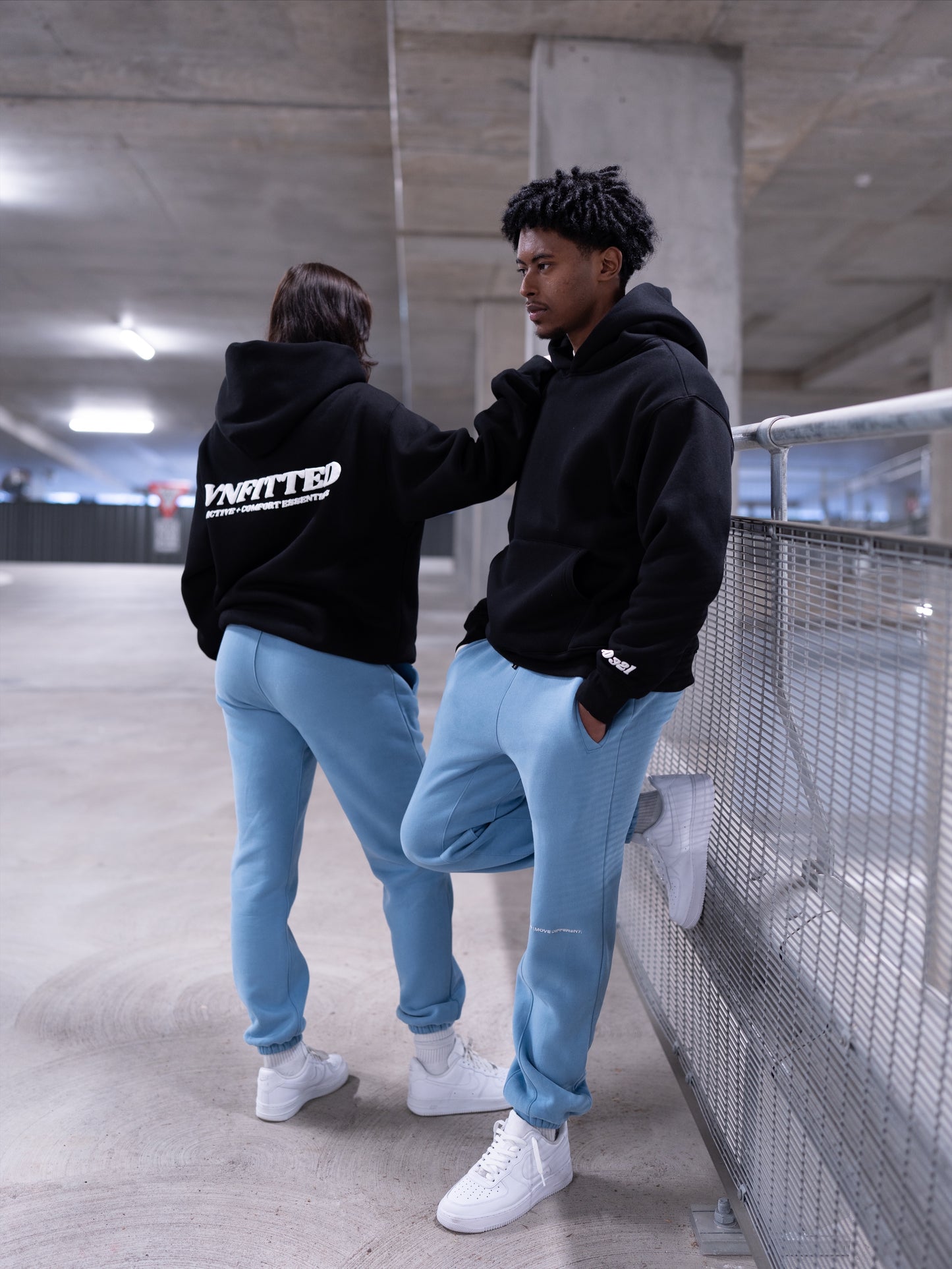 COMFORT ESSENTIAL HOODIE