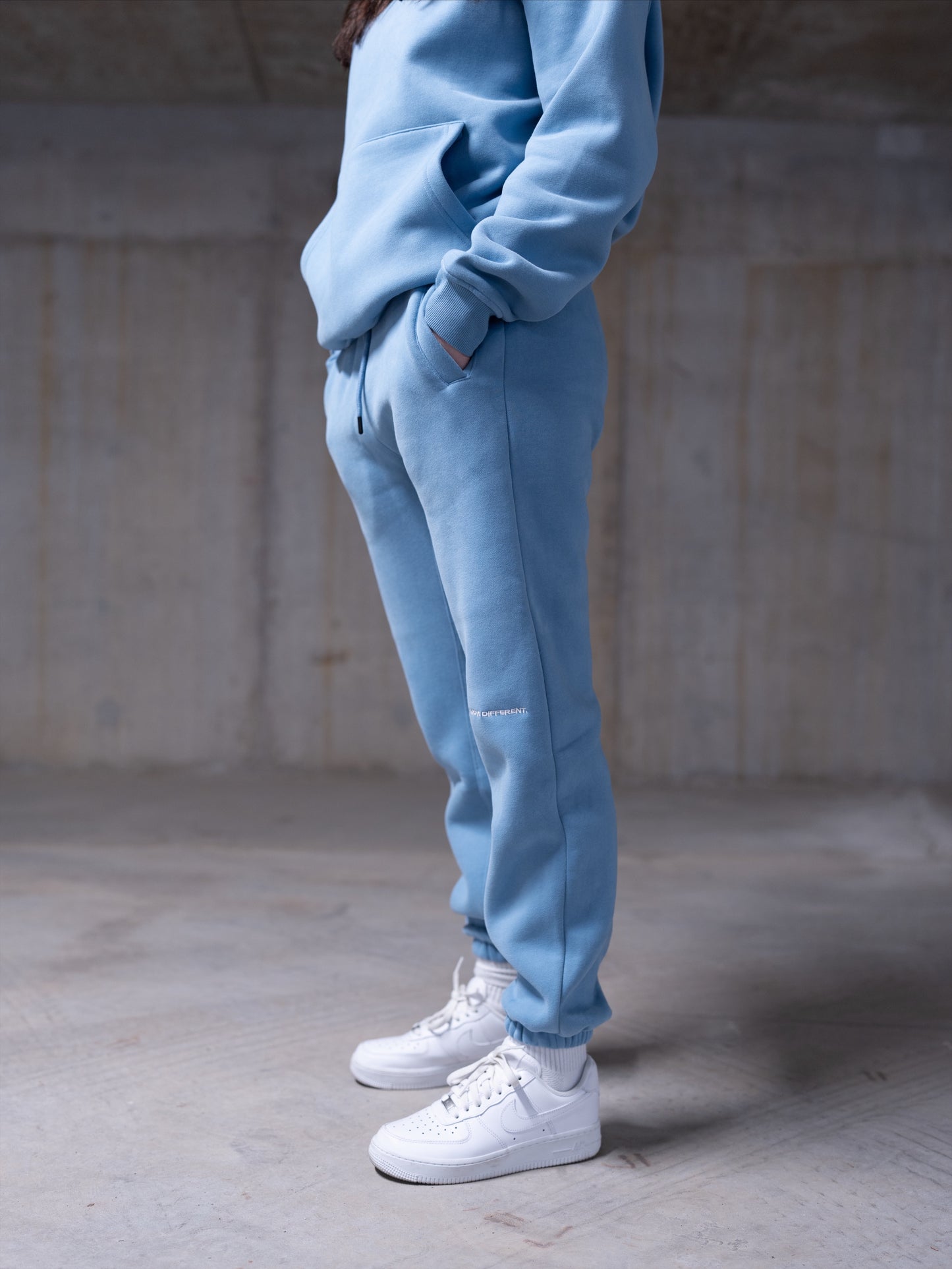 HEAVY BASIC MOVE DIFFERENT TRACKPANTS