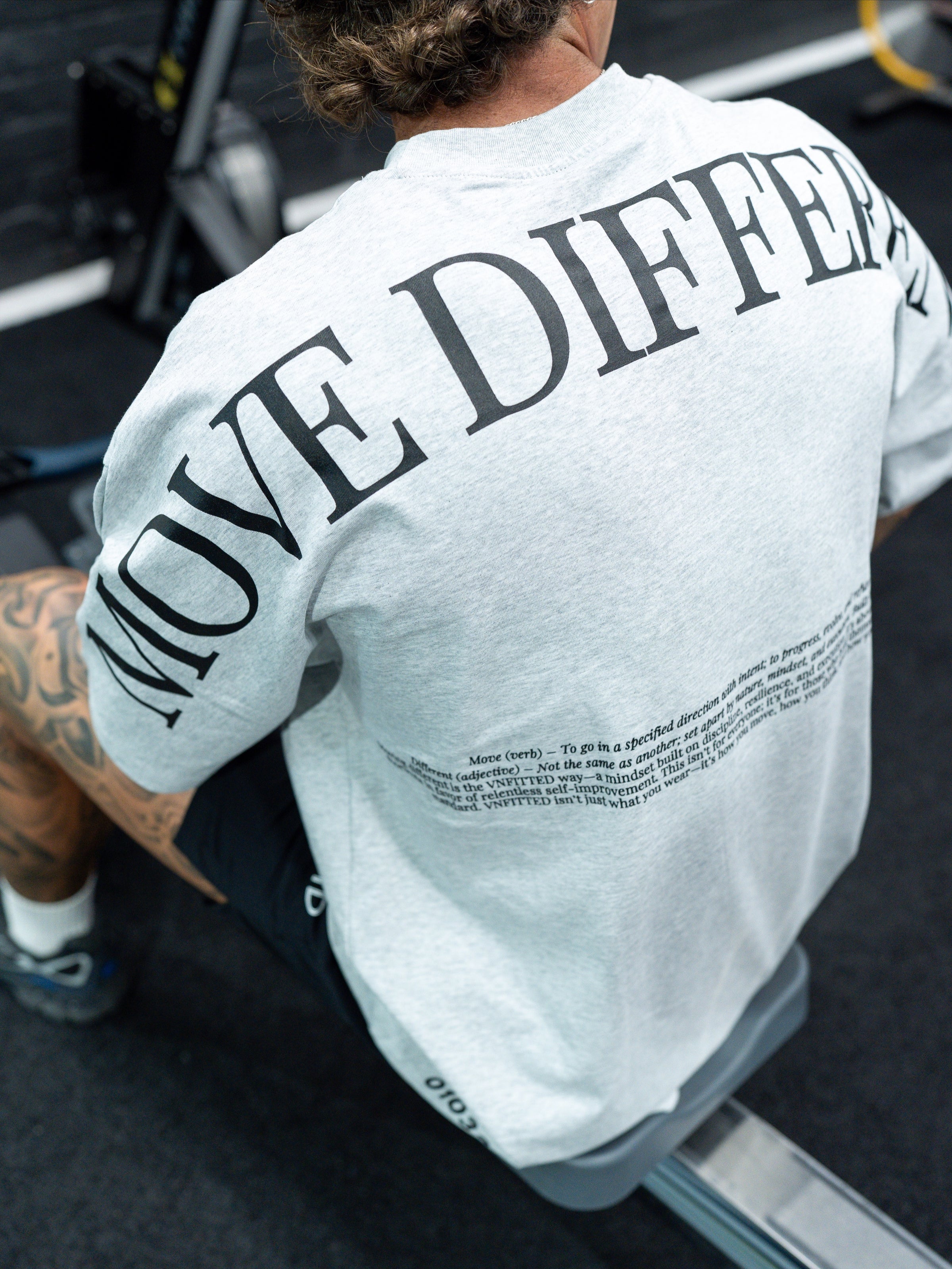 MOVE DIFFERENT OVERSIZED TEE