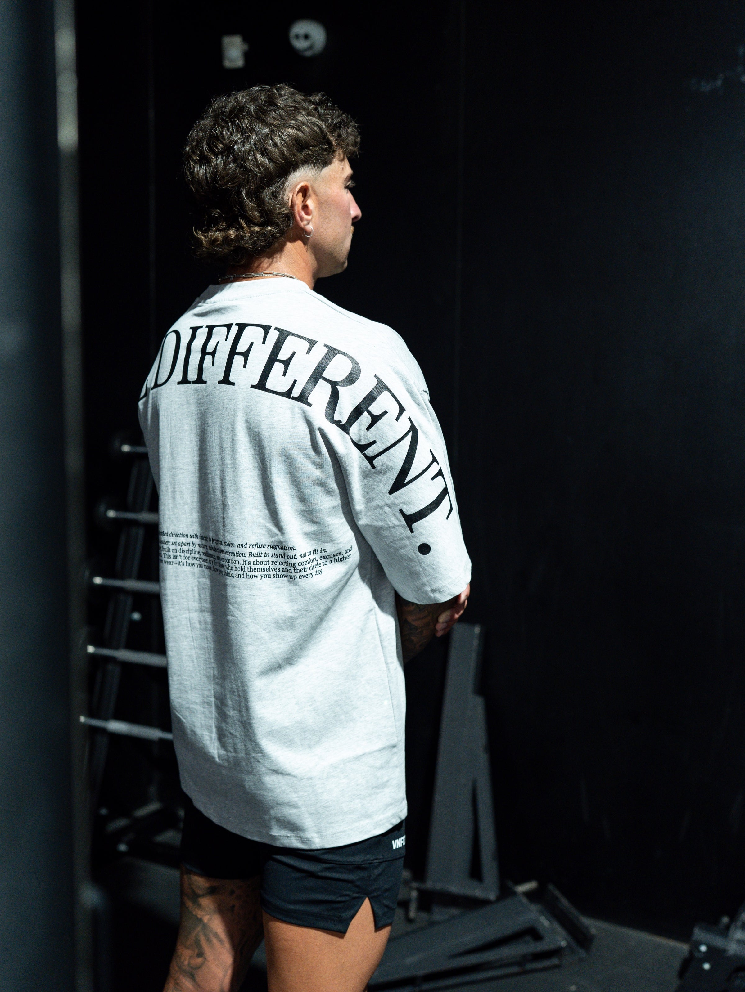 MOVE DIFFERENT OVERSIZED TEE