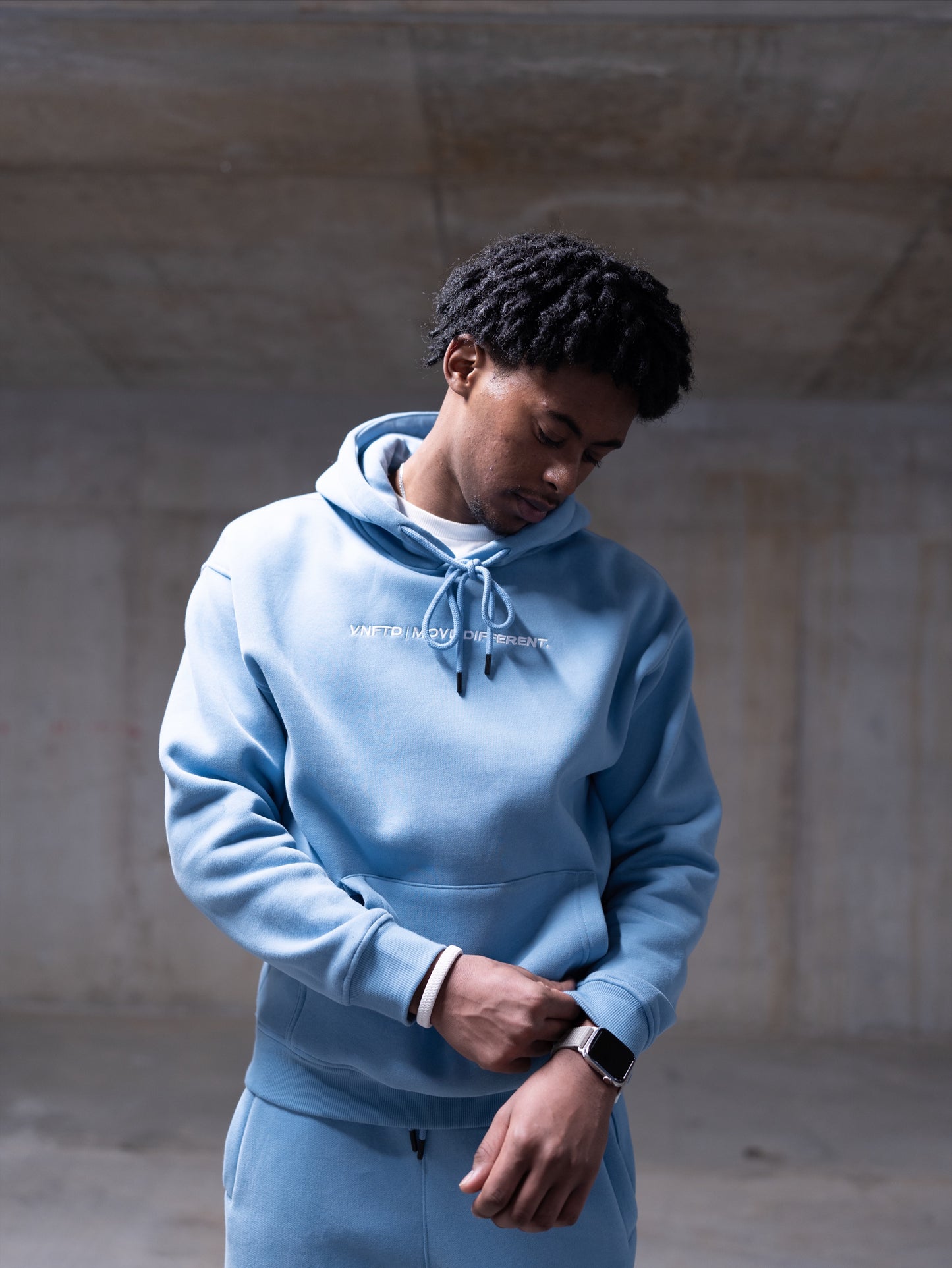 HEAVY BASIC MOVE DIFFERENT HOODIE