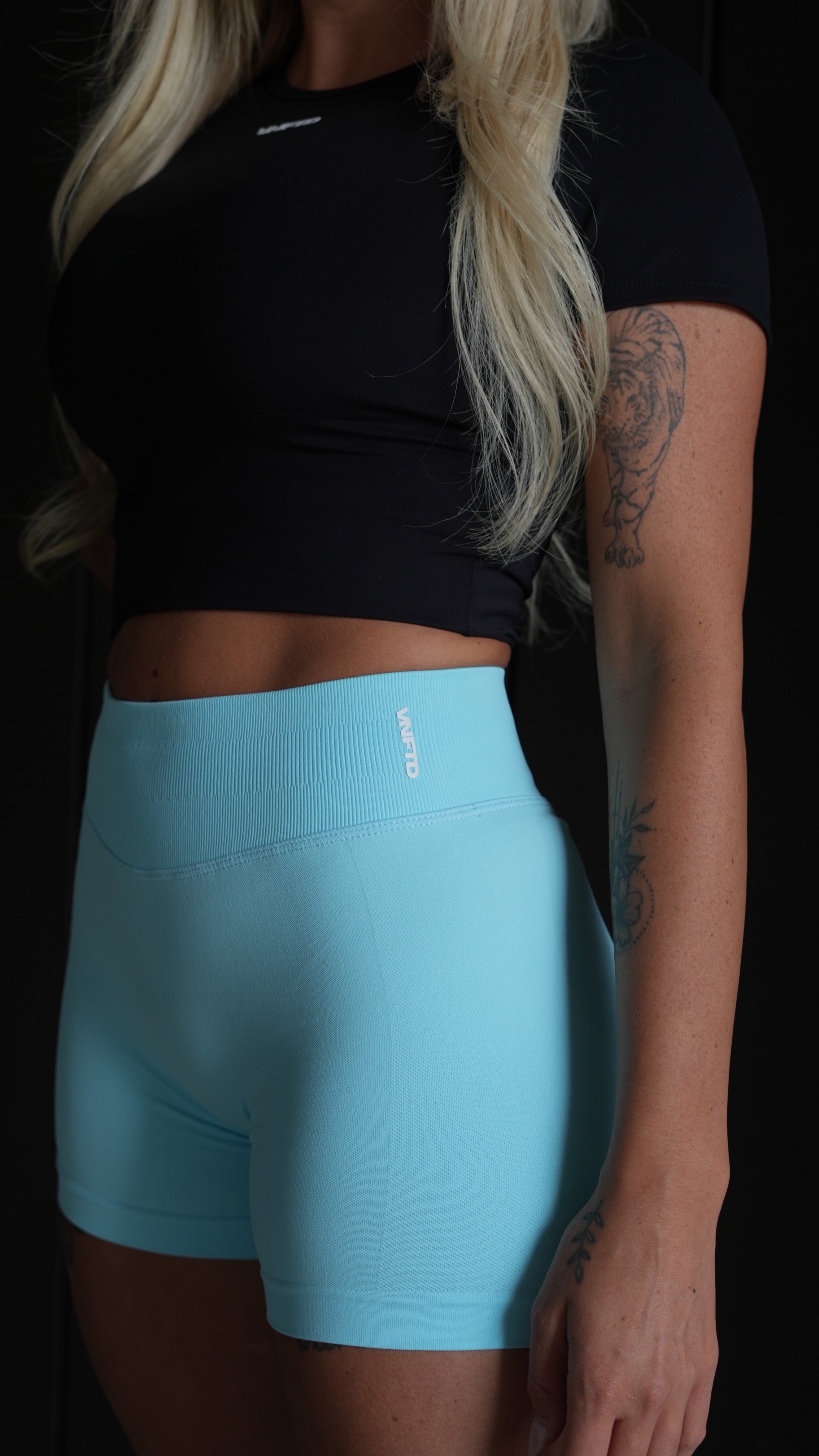 AFFINITY SEAMLESS SHORTS