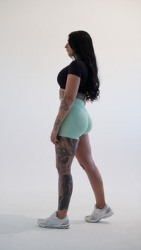 AFFINITY SEAMLESS SHORTS