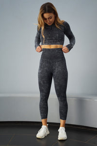 STORM SEAMLESS LONGSLEEVE TOP ACID WASHED CHARCOAL