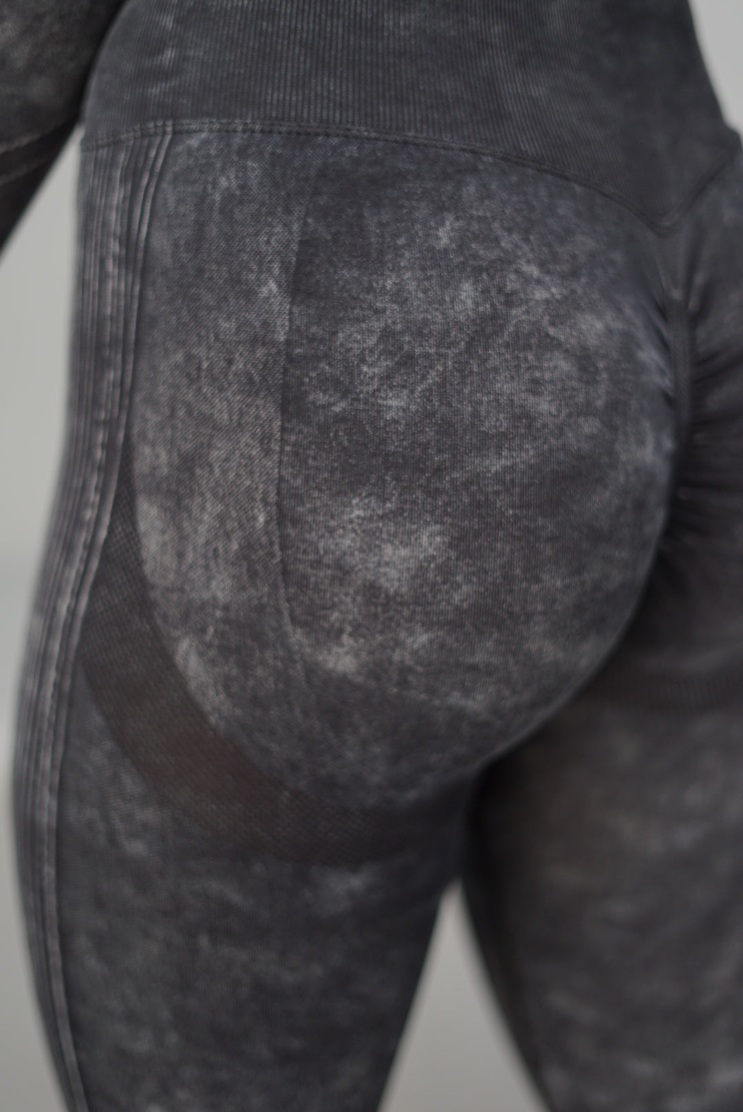 STORM SEAMLESS SCRUNCH LEGGINGS ACID WASHED CHARCOAL